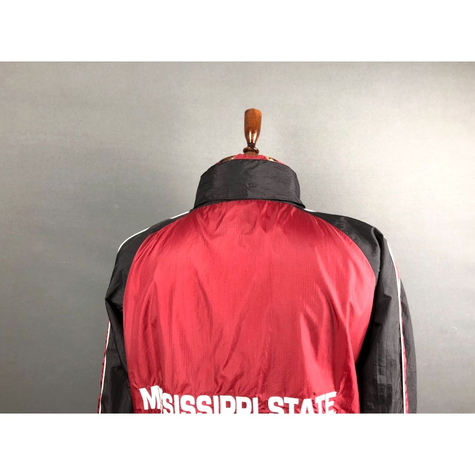 Logo Athletic Logo Athletic Mississippi State Bulldogs Jacket M Red Nylon Hooded Windbreaker Mens Stadium Logo Embroidered Full Zip Lined Size US M / EU 48-50 / 2 - 4 Thumbnail