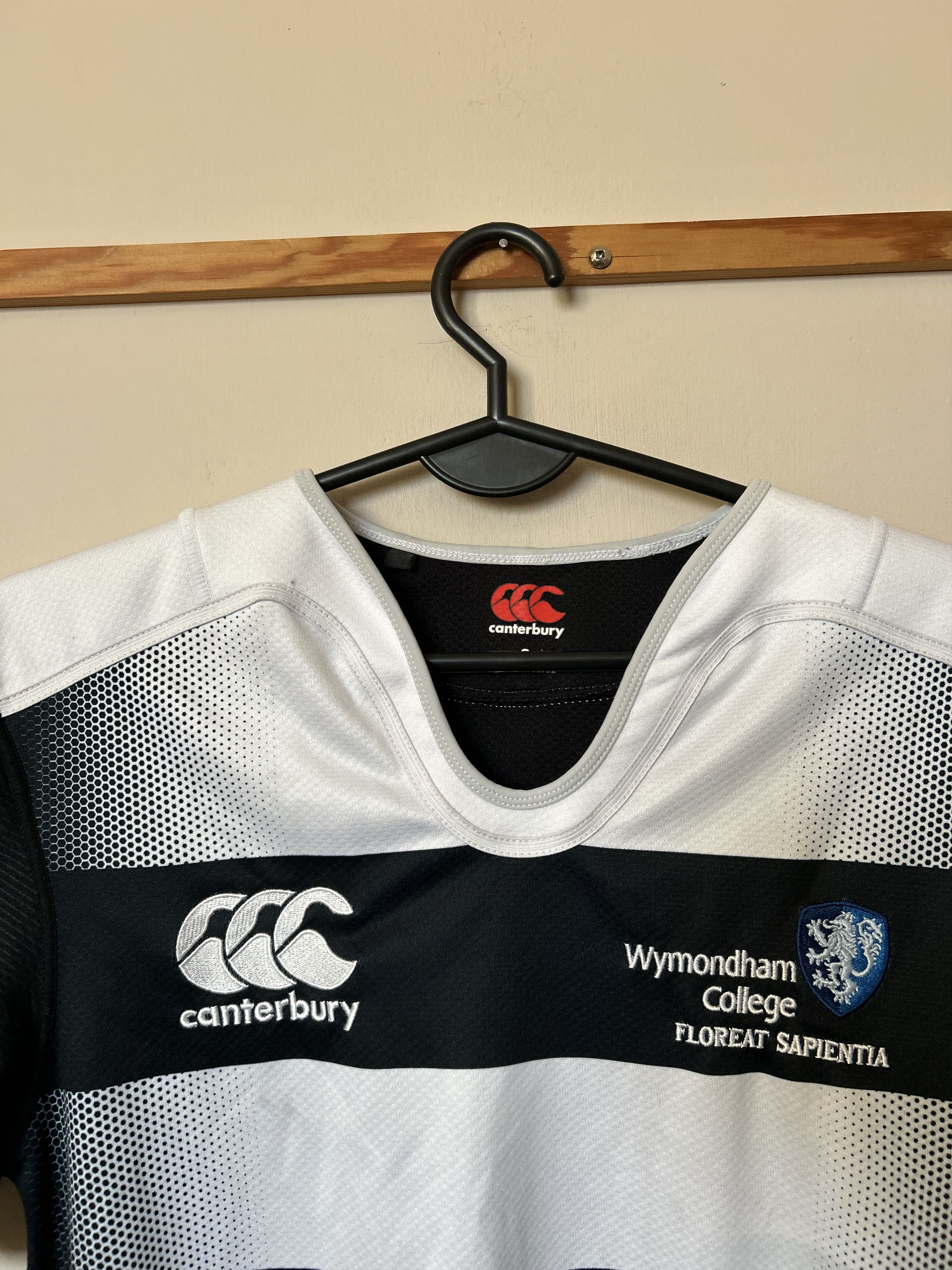 Canterbury of New Zealand Rare Rugby - Canterbury - WYMONDHAM COLLEGE - S - UNIQUE Size US S / EU 44-46 / 1 - 7 Thumbnail