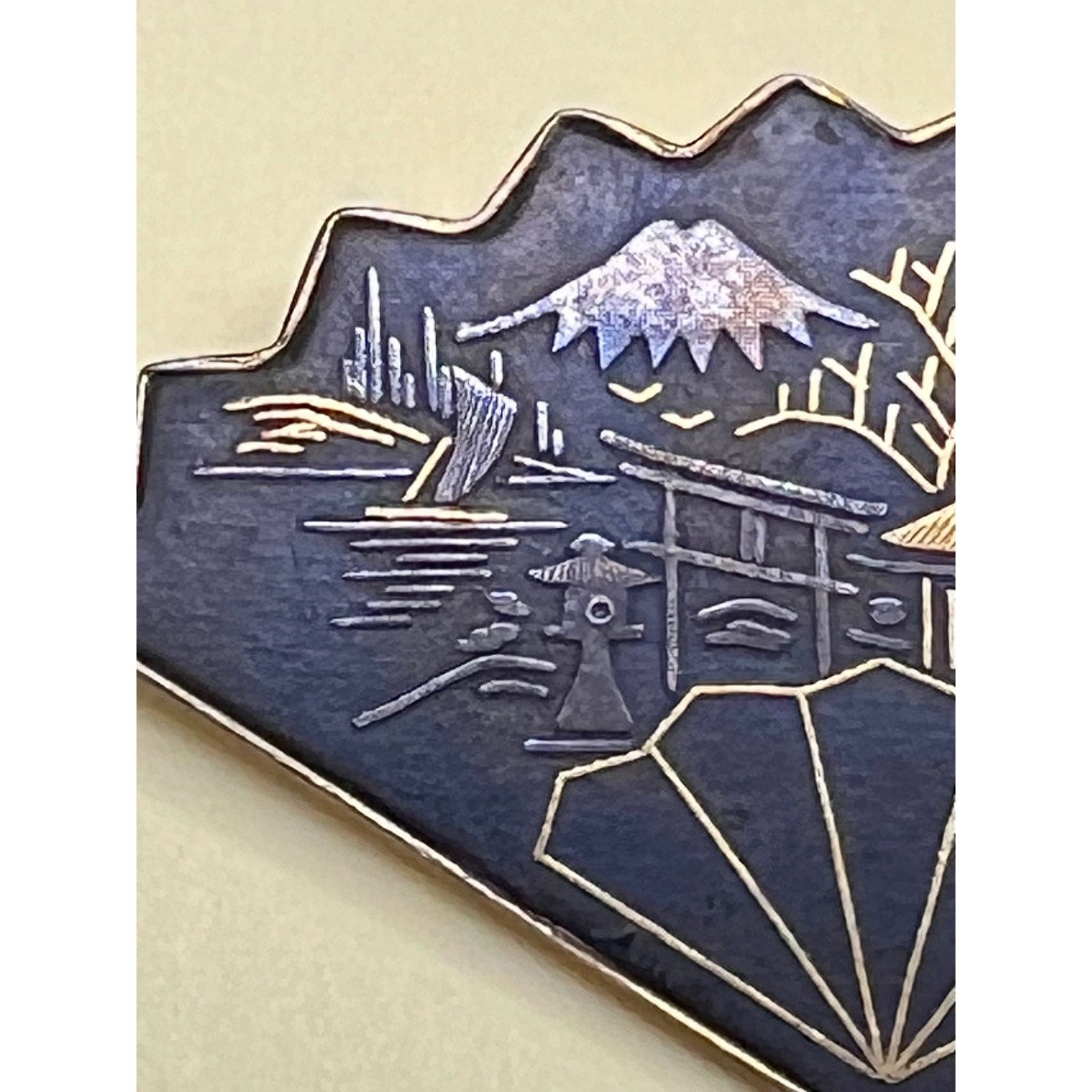 & Other Stories Amita Japan Black Gold Fuji Village Fan Brooch Pin Size ONE SIZE - 2 Thumbnail