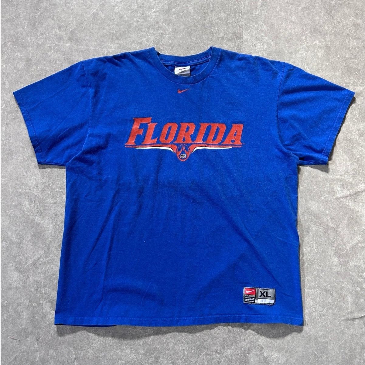 Nike 2000s Vintage Florida Gators Nike Blue T Shirt Size XL Size US XL / EU 56 / 4 - 1 Thumbnail