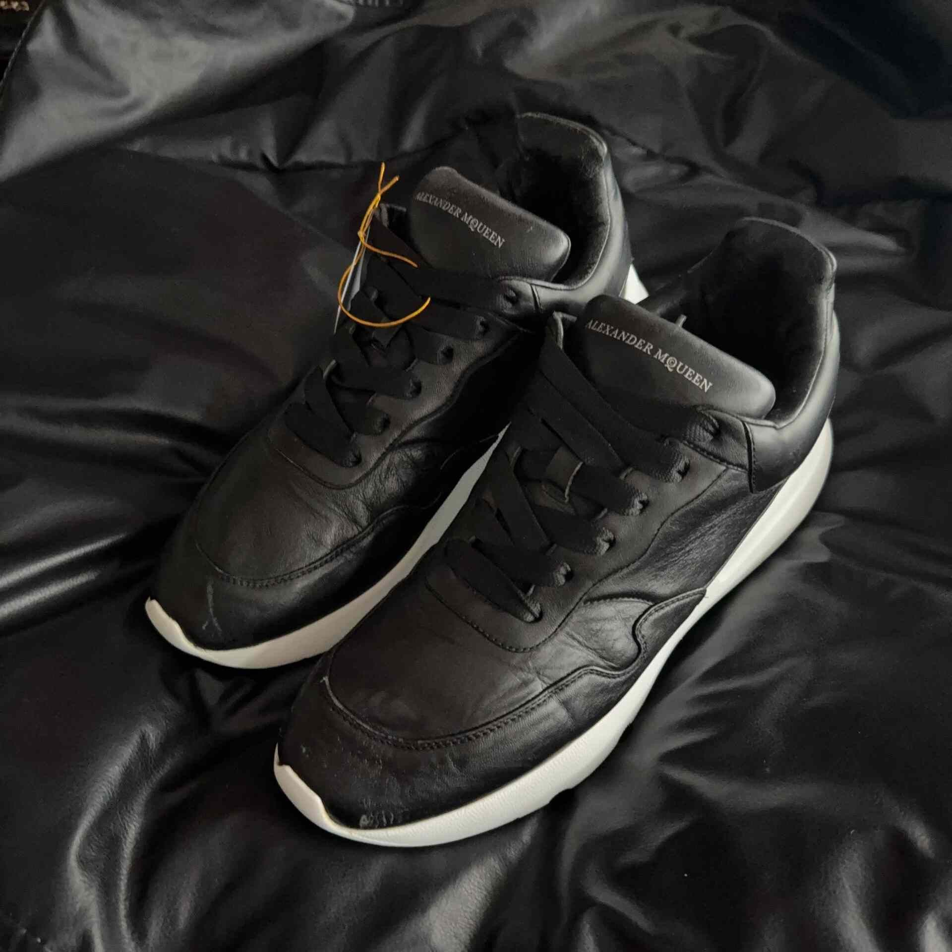 Alexander McQueen Alexander McQueen Black Lowtop Sneakers 43 Men Size US 10 / EU 43 - 1 Thumbnail