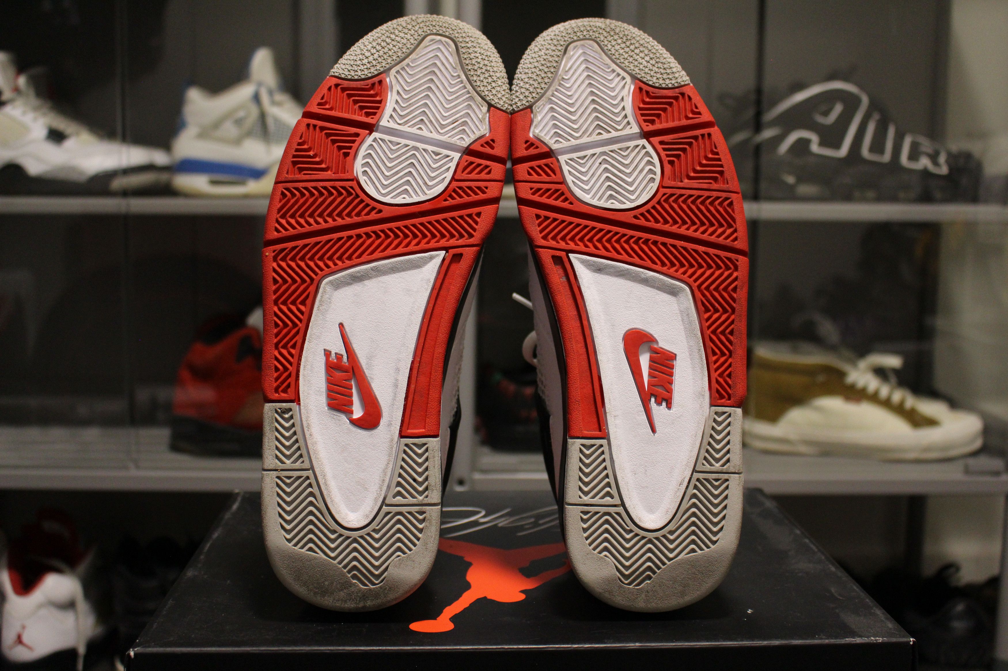 Jordan Brand Jordan 4 Retro OG "Fire Red" Size US 9 / EU 42 - 4 Thumbnail