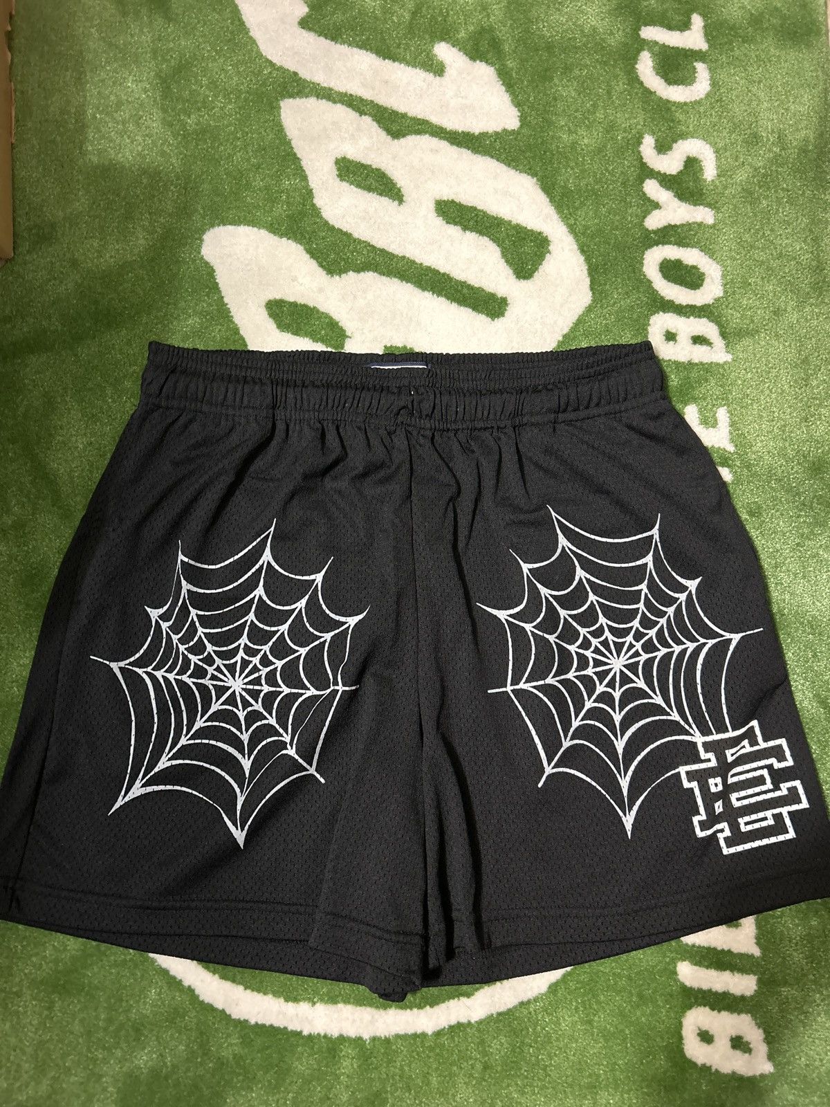 Eric Emanuel Eric Emanuel Shorts Spider Web Size XL Brand new W/Bag Size US 40 / EU 56 - 4 Thumbnail