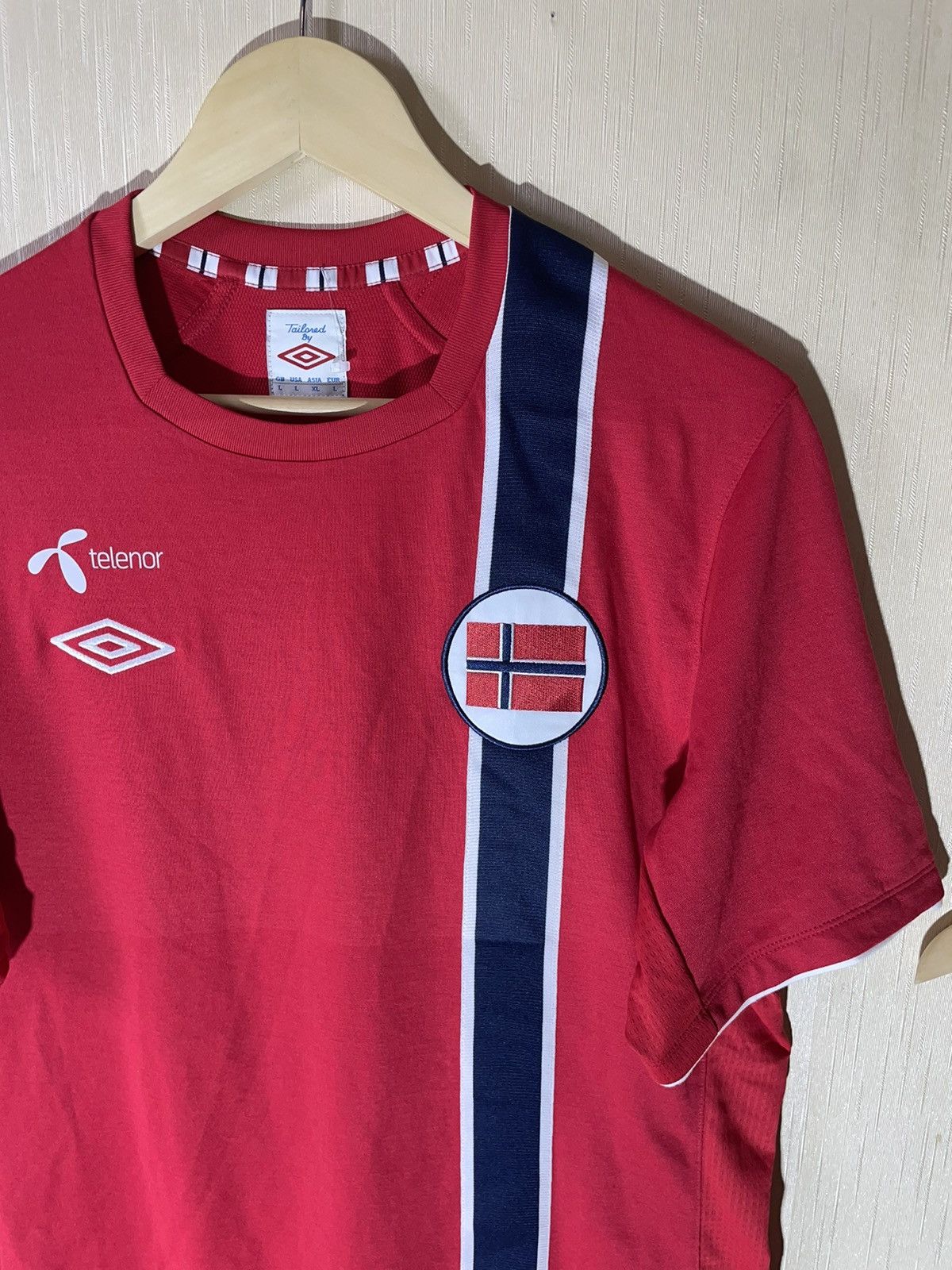 Vintage Umbro Norway 2012 soccer jersey Size US L / EU 52-54 / 3 - 2 Thumbnail