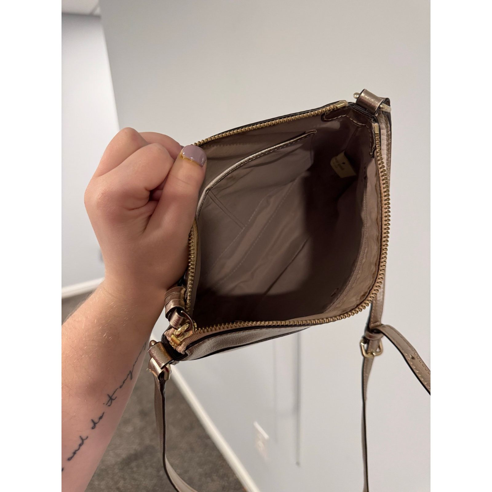 Kate Spade Kate Spade Crossbody Bag (in used condition- no returns) Size ONE SIZE - 6 Thumbnail