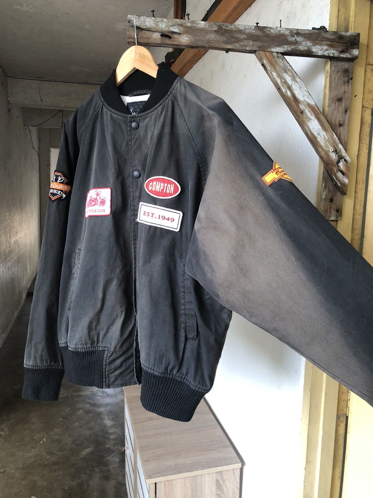 Von Dutch Vintage Von Dutch Big Logo Faded Colour Bomber Jacket Size US L / EU 52-54 / 3 - 14 Thumbnail