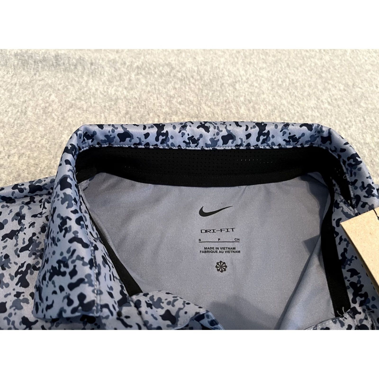 Nike Nike Dri-Fit Golf Polo Shirt Blue Camo Print Mens Small NWT Shirt Polo Camouflage Golf Nike Golf S Blue Mens Small NWT Size US S / EU 44-46 / 1 - 2 Thumbnail