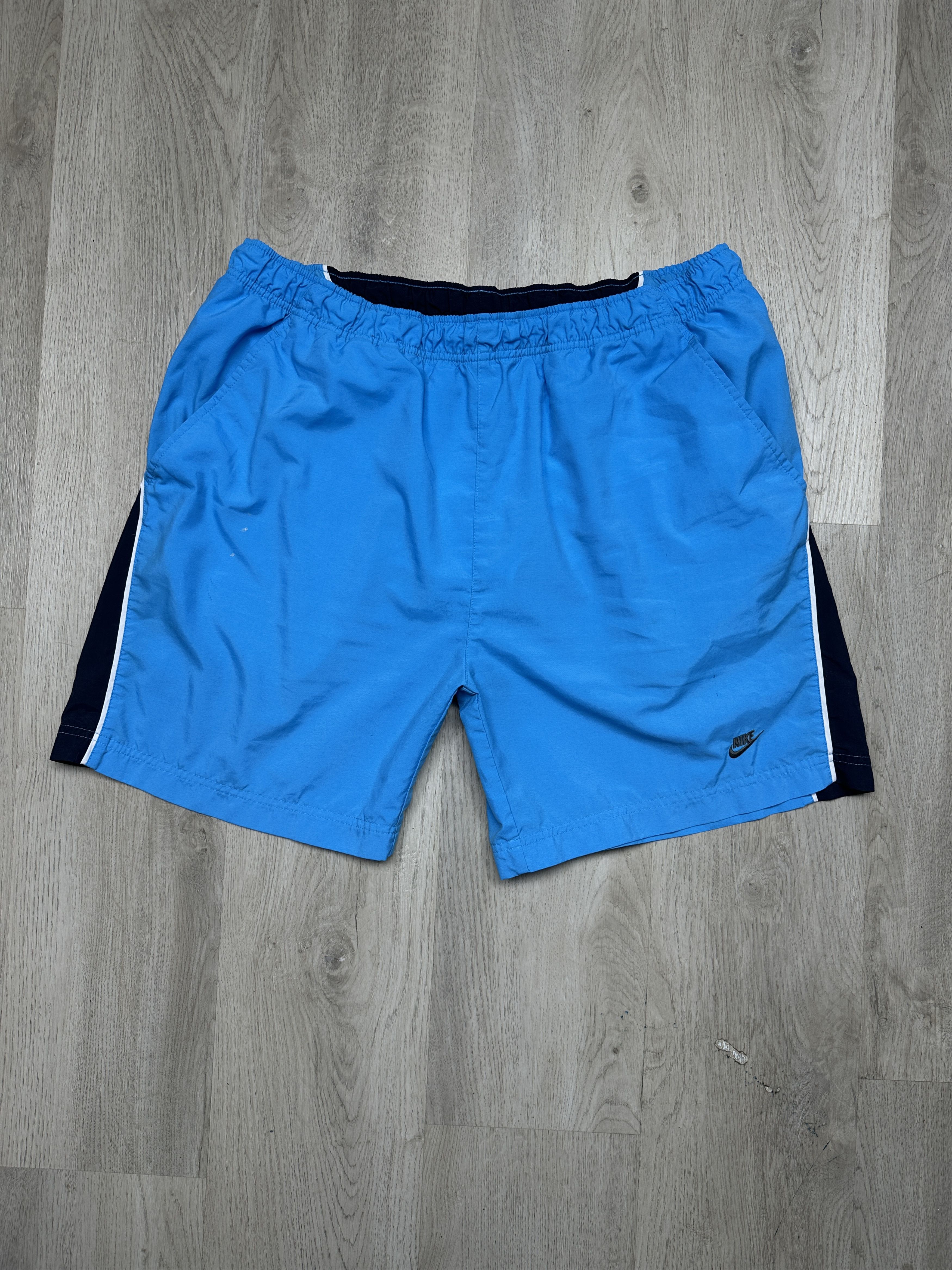 Nike Nike Vintage Mens Nylon Shorts Size US 36 / EU 52 - 1 Thumbnail