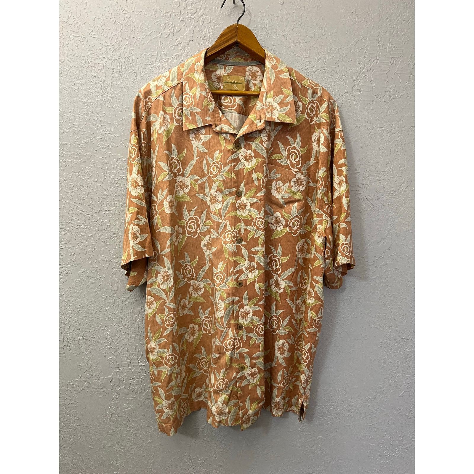 Tommy Bahama Tommy Bahama 100% Silk Hawaiian Shirt Mens XXL Floral Camp Size US XL / EU 56 / 4 - 1 Thumbnail