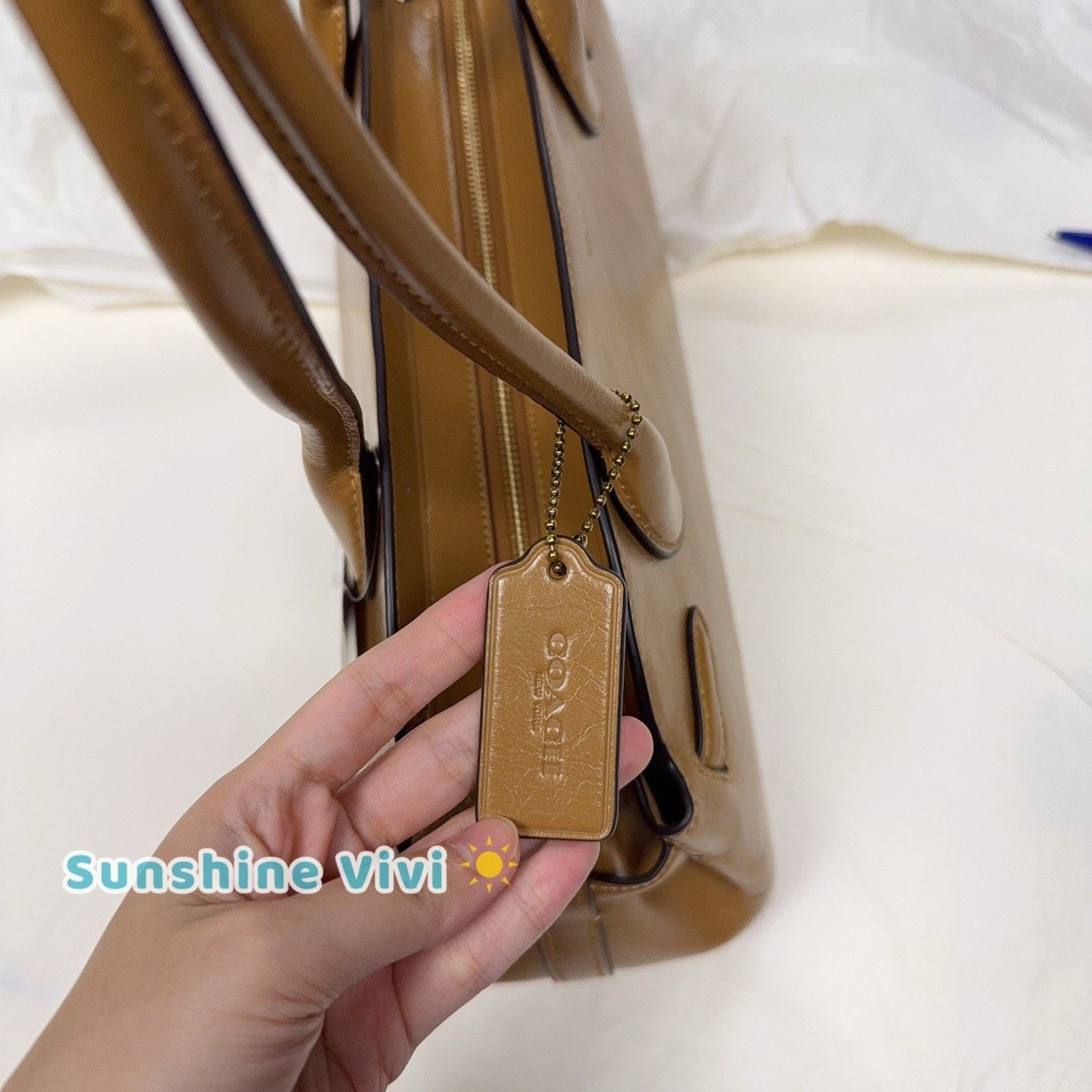 Coach NWT COACH Empire Carryall Bag 34 Brass/Honey Brown CAM03 Size ONE SIZE - 3 Thumbnail