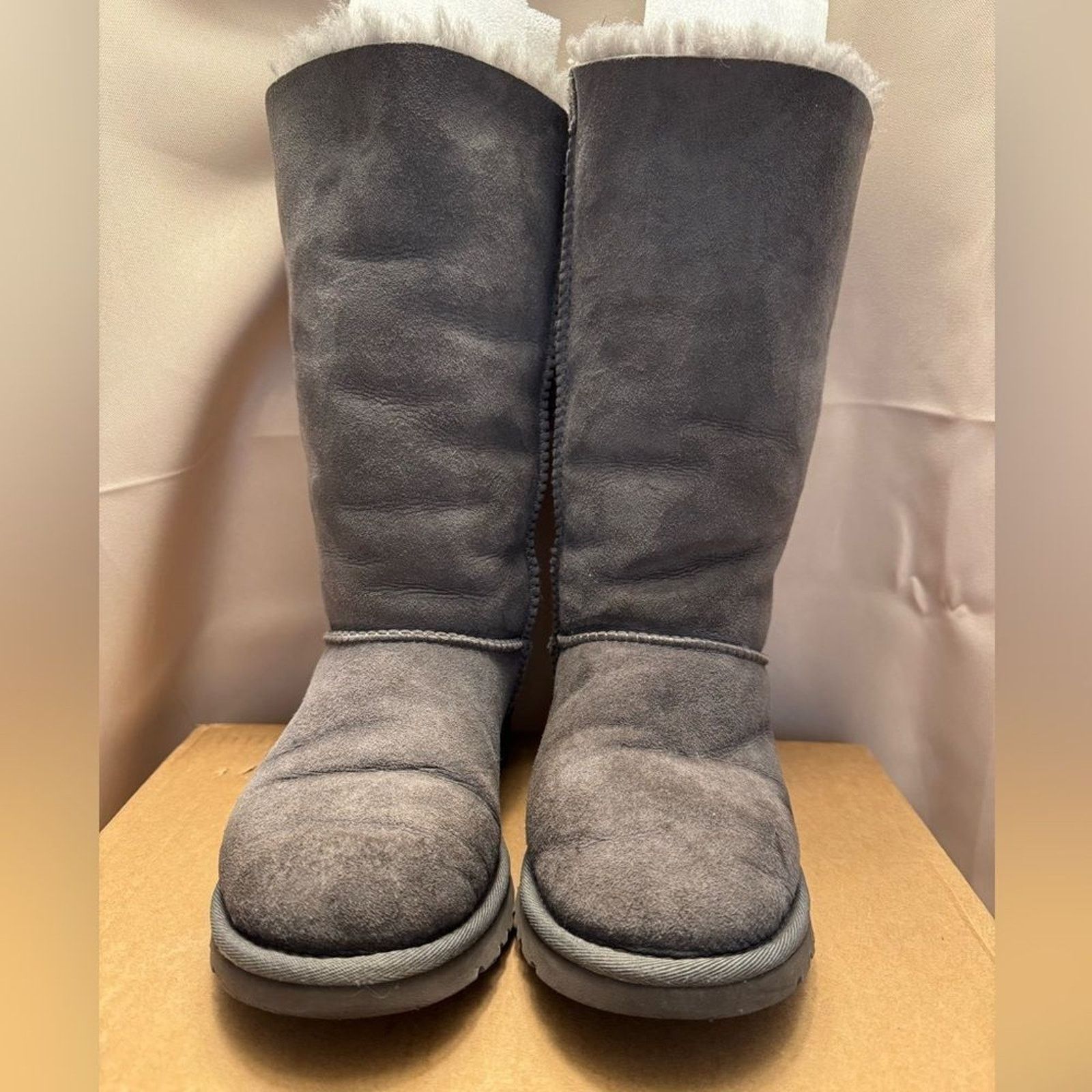 Ugg UGG Bailey Bow Tall II Gray Suede Sheepskin Fur Lined 5 Size US 5 / IT 35 - 2 Thumbnail