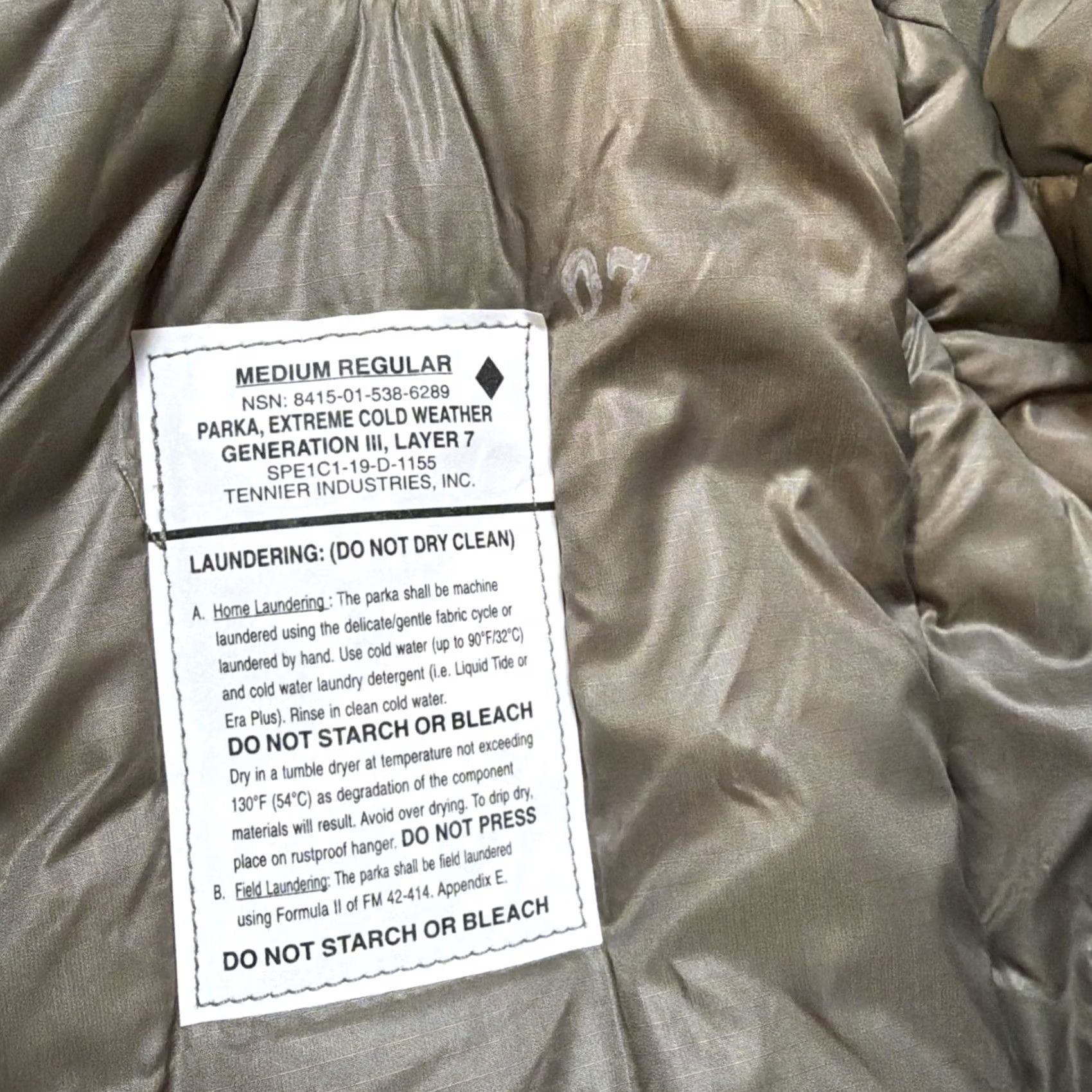 Vintage Tennier Navy Gray Military Extreme Cold Weather Parka Jacket ECWCS Level 7 Gen III M REG USA Unisex Adults M Parka Insulated Jacket Size US M / EU 48-50 / 2 - 5 Thumbnail