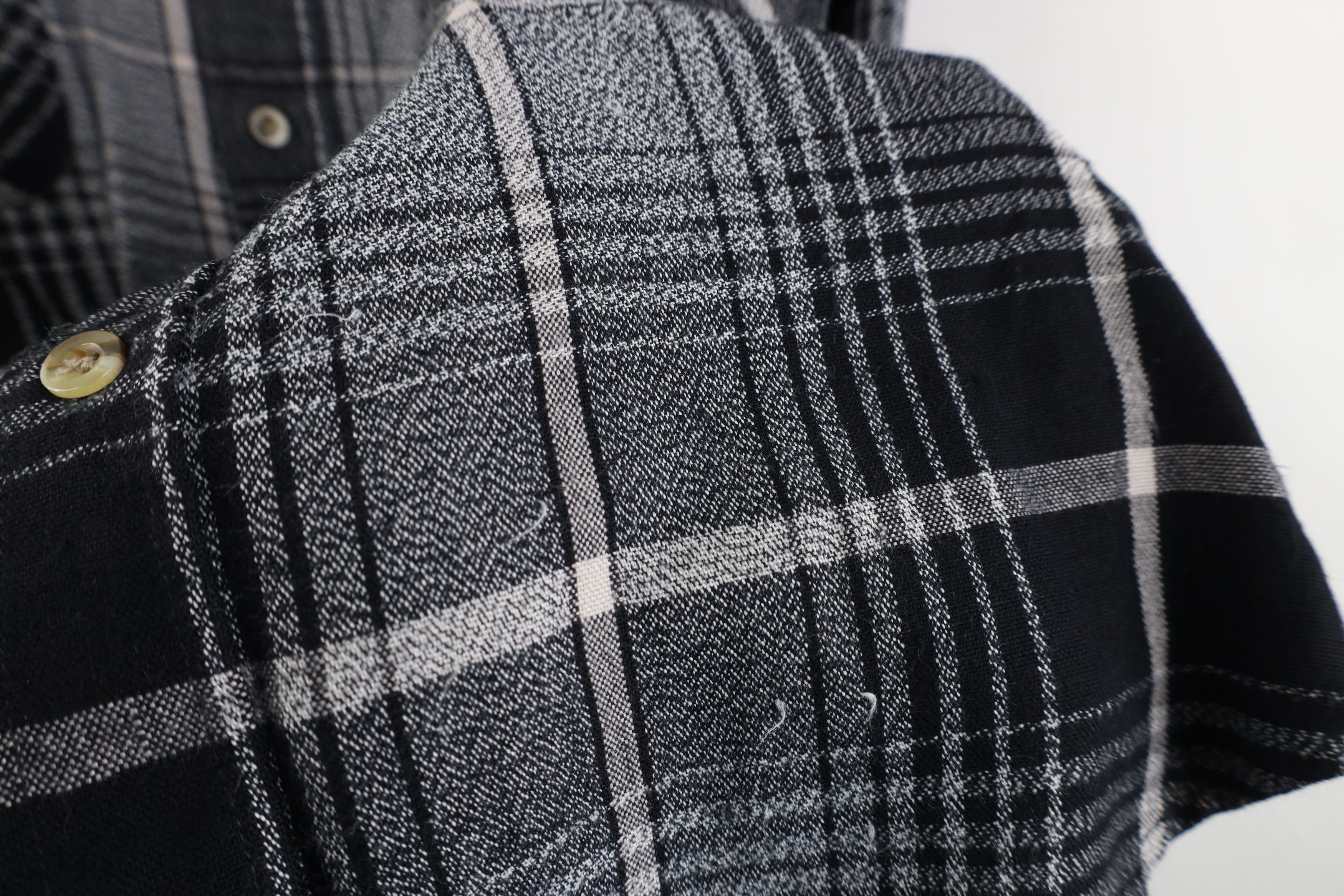 Vintage Vintage 90s Streetwear Knit Collared Button Shirt Plaid Size US M / EU 48-50 / 2 - 4 Thumbnail