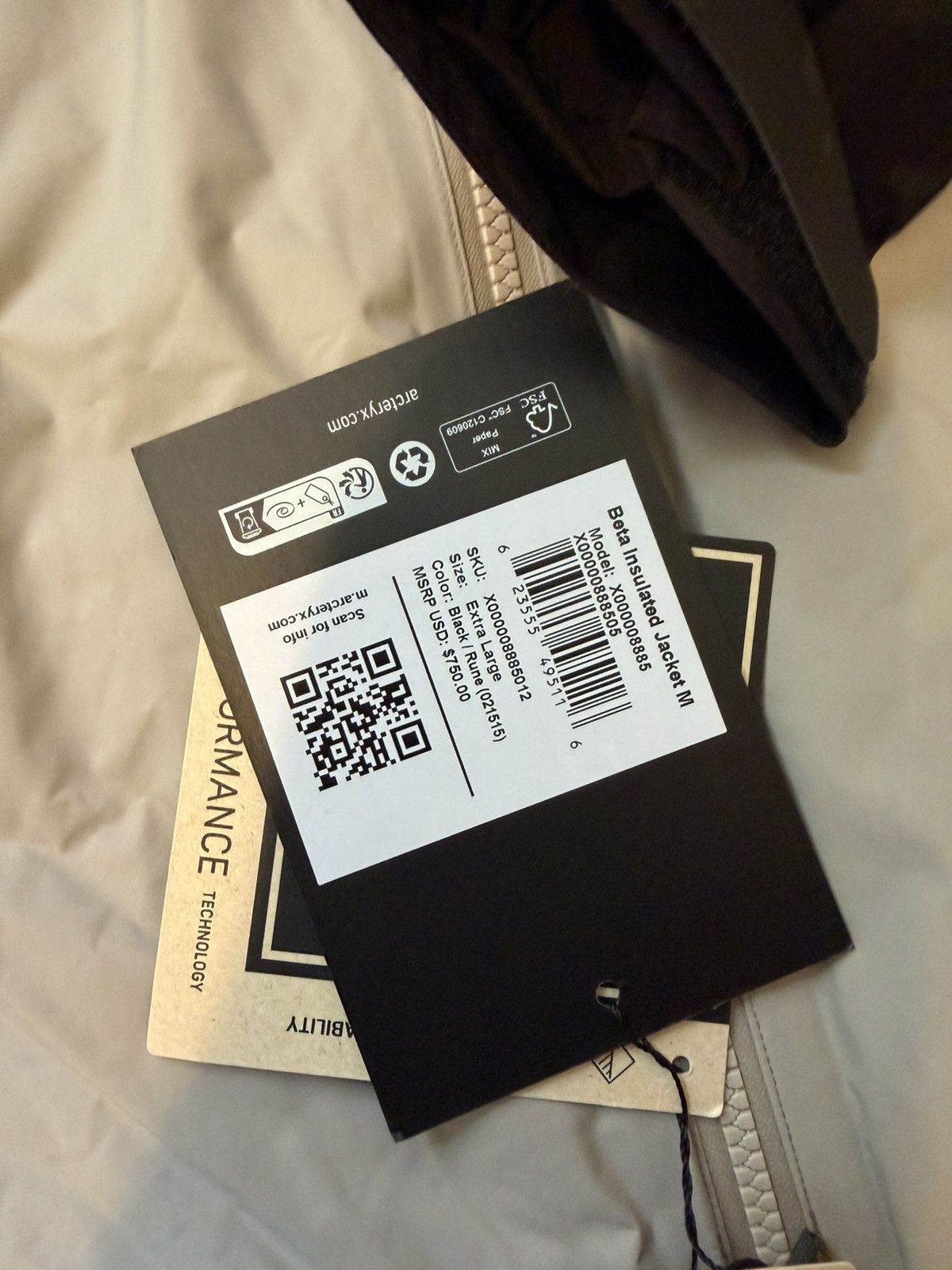 Arc'teryx Arc’teryx Beta Insulated Jacket Black Rune Size US XL / EU 56 / 4 - 10 Thumbnail