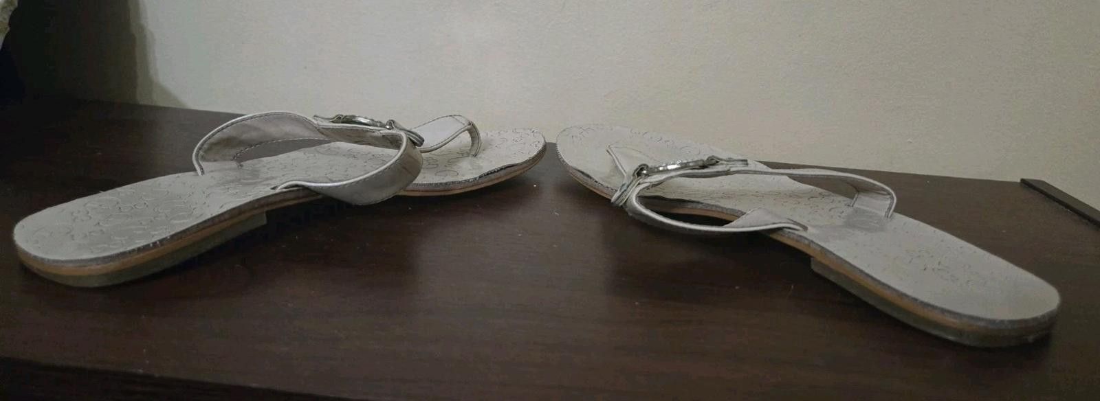 Other Guess T-Strap Thong Sandals Flip Flops Flats Beige Cream Tan Size US 7 / IT 37 - 7 Thumbnail