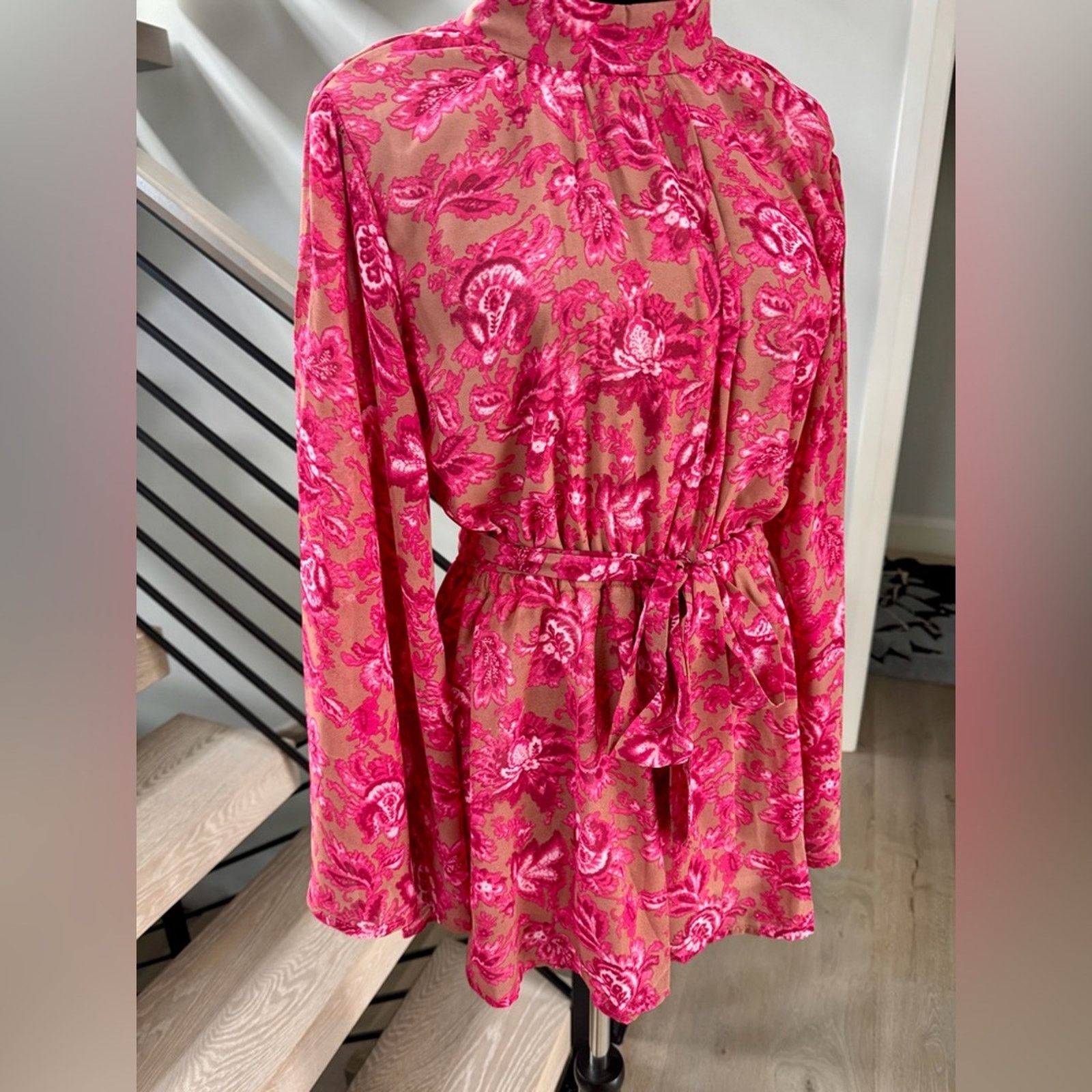 Other New Chic Pink Floral Romper size S Size 26" / US 2 / IT 38 - 6 Thumbnail