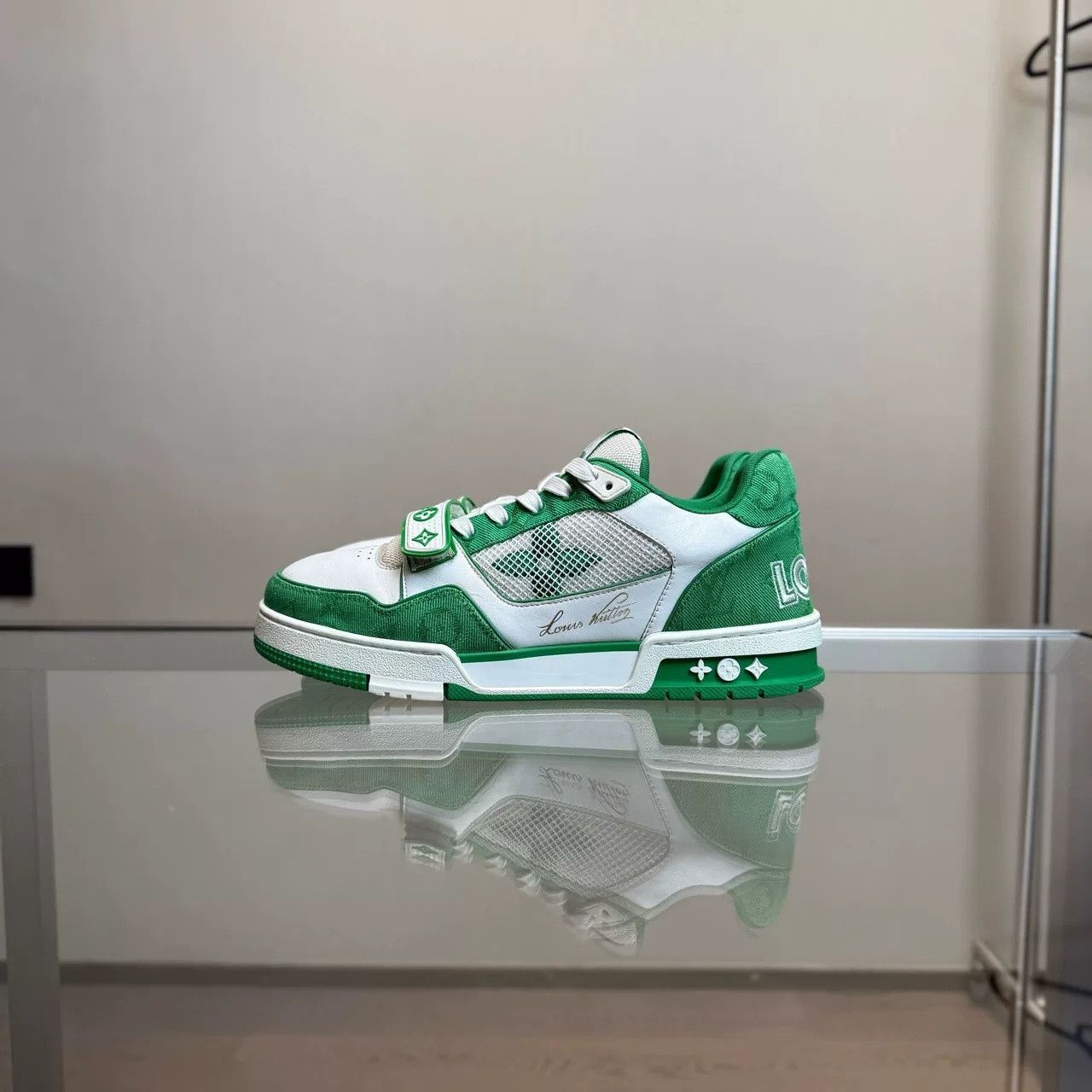 Louis Vuitton LV Trainer White Green Velcro Size US 9.5 / EU 42-43 - 3 Thumbnail