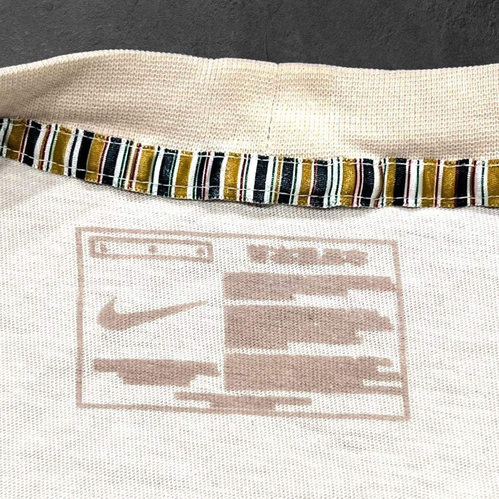 Nike VTG Nike Air Shoe L23 Lebron James Rare Graphic AOP Shirt Size US XL / EU 56 / 4 - 4 Thumbnail