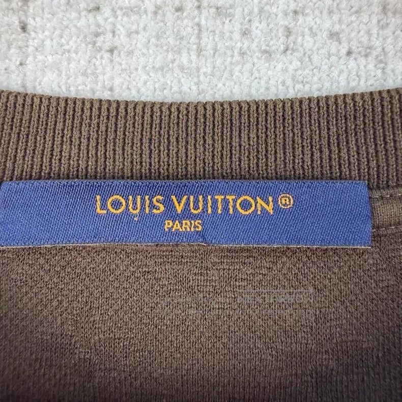 Louis Vuitton Louis Vuitton size 5l Pocket back full logo short sleeve Size US M / EU 48-50 / 2 - 4 Thumbnail