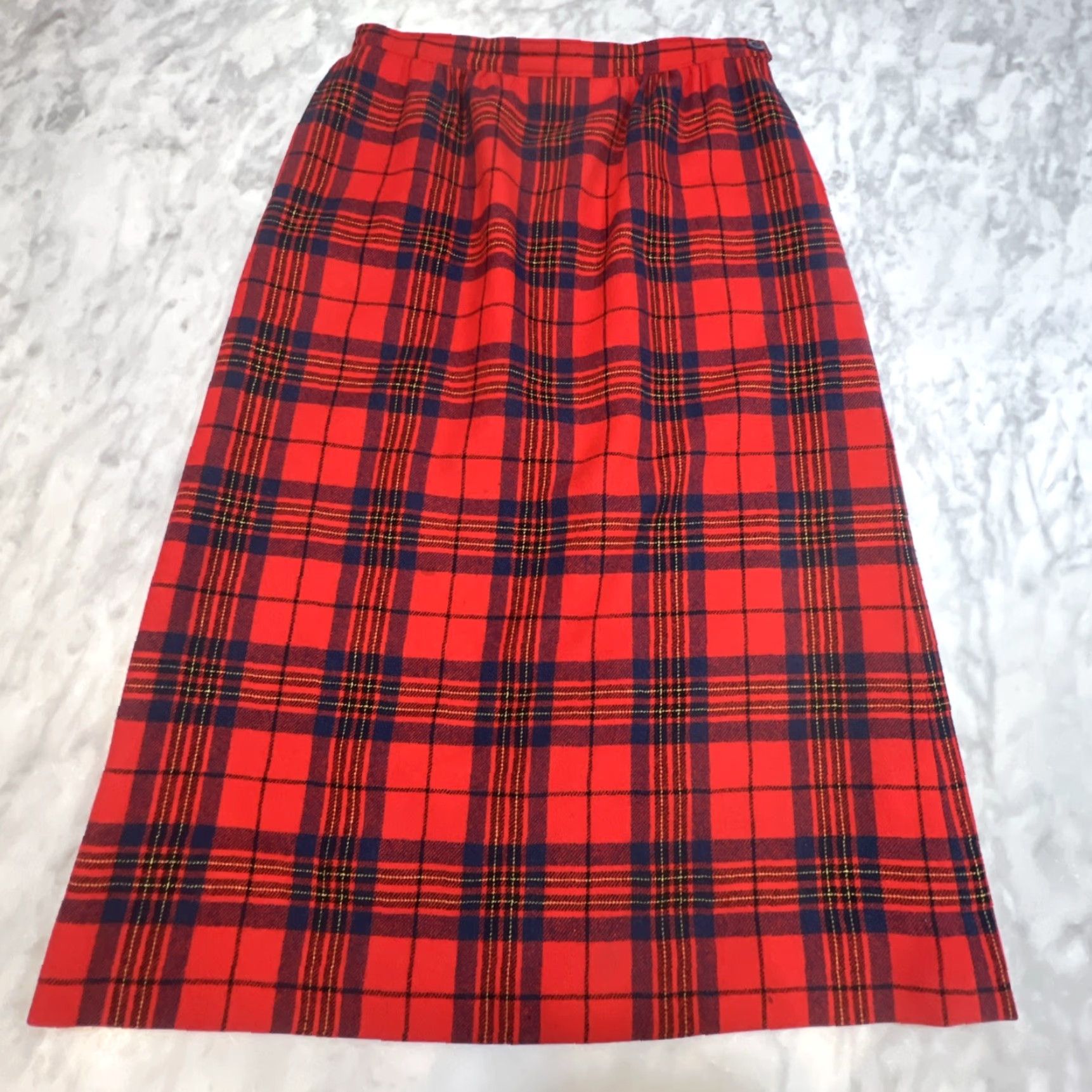 Pendleton VINTAGE Pendleton Wool Skirt Size 10 Women A-Line Knee Length Plaid Red USA Made Leslie Tartan USA Pattern Wool Lined Side Zip Size 32" / US 10 / IT 46 - 2 Thumbnail