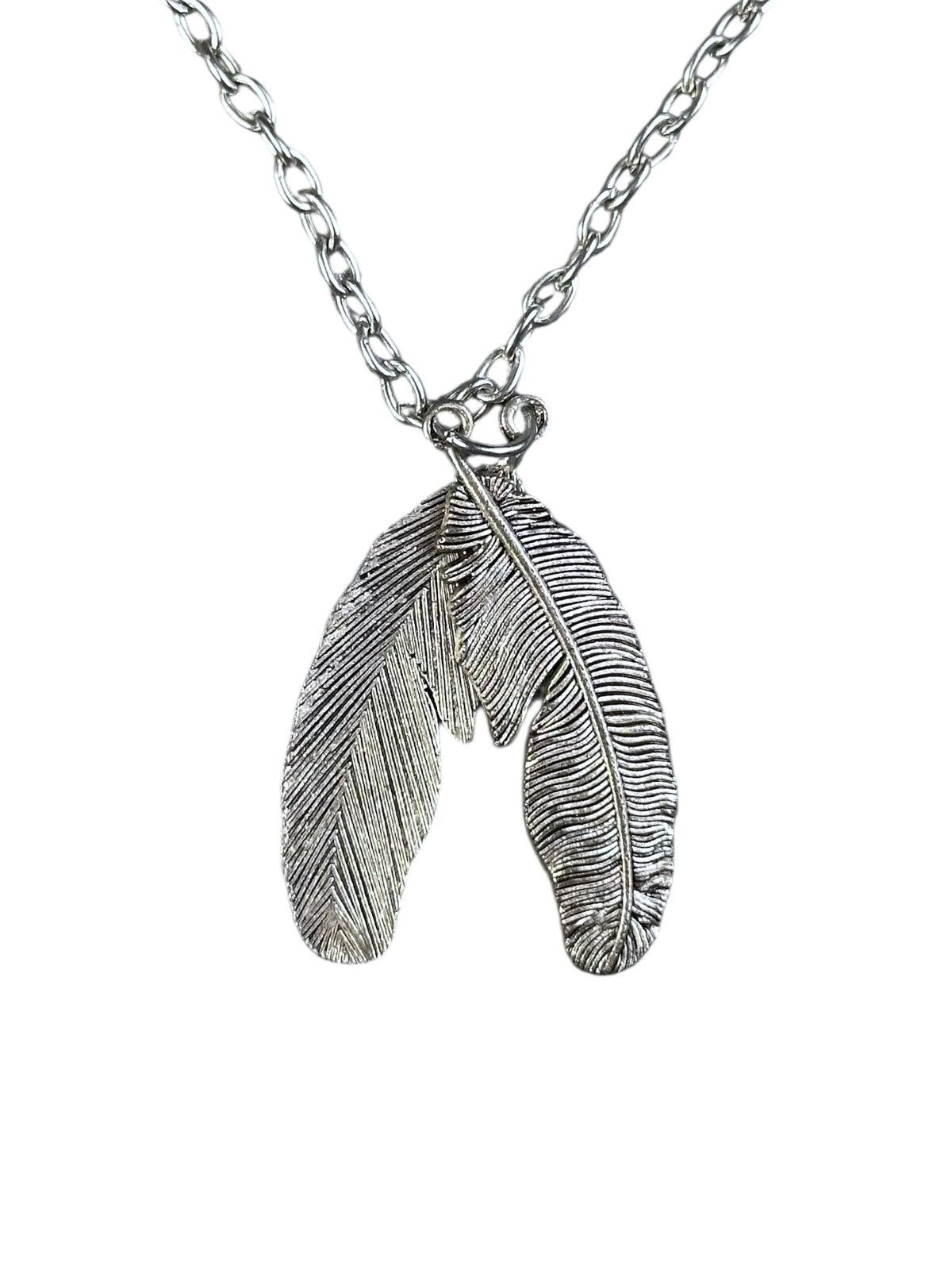 Native 2000s JAPANESE MADE TRIBAL INSPIRED TWIN FEATHERS NECKLACE Size ONE SIZE - 4 Thumbnail
