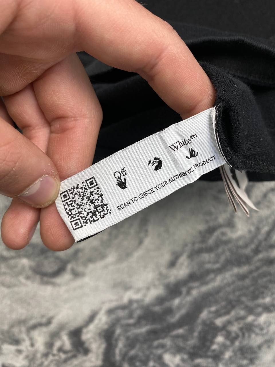 Off-White Off-White Gradient Arrows Big Logo T Shirt Black Men Size L Size US L / EU 52-54 / 3 - 11 Thumbnail