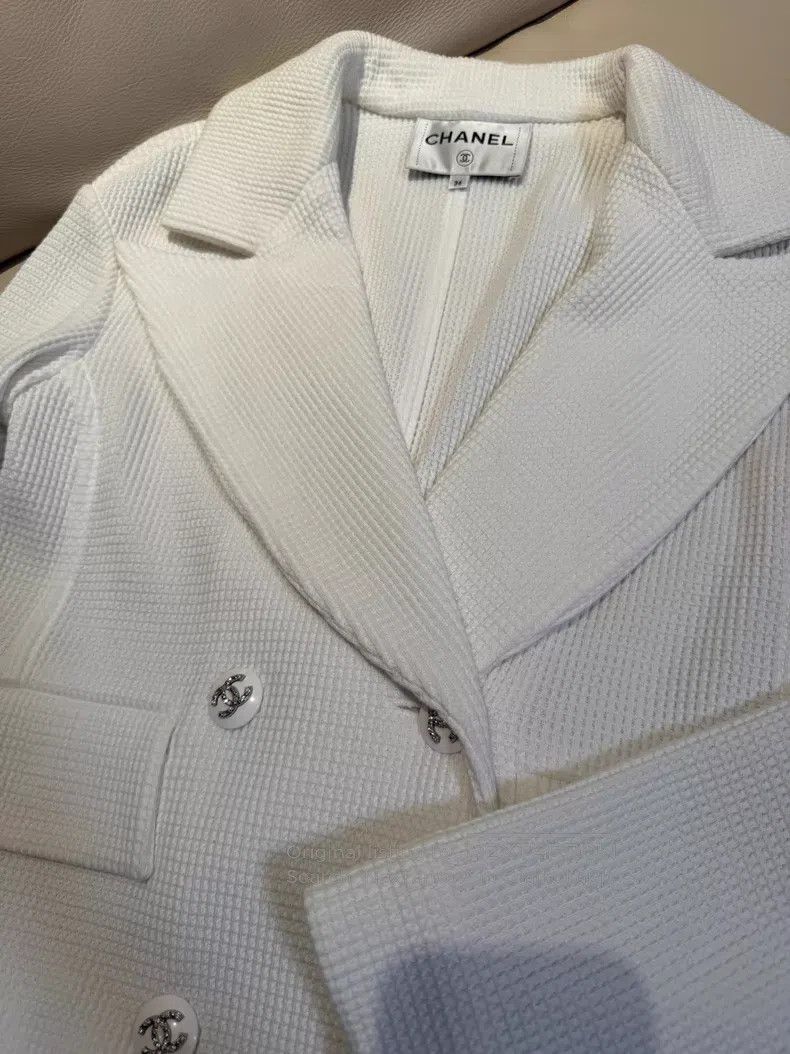Chanel Chanel 21C white waff coat Size XS / US 0-2 / IT 36-38 - 2 Thumbnail