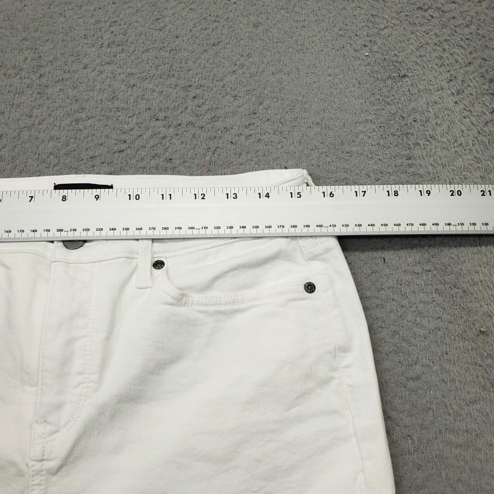 NYDJ NYDJ Chino Shorts Womens 10 White Denim Regular 5-Pocket Design Frayed Hem Size 32" / US 10 / IT 46 - 5 Thumbnail