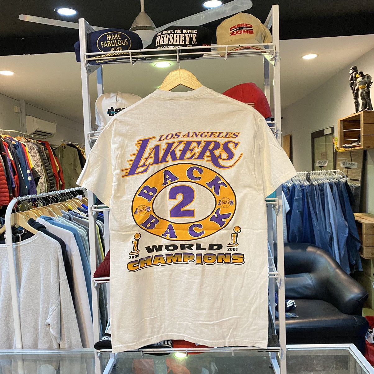 NBA Vintage L.A. Lakers NBA Champion back 2 back 2001 size M Size US M / EU 48-50 / 2 - 2 Thumbnail