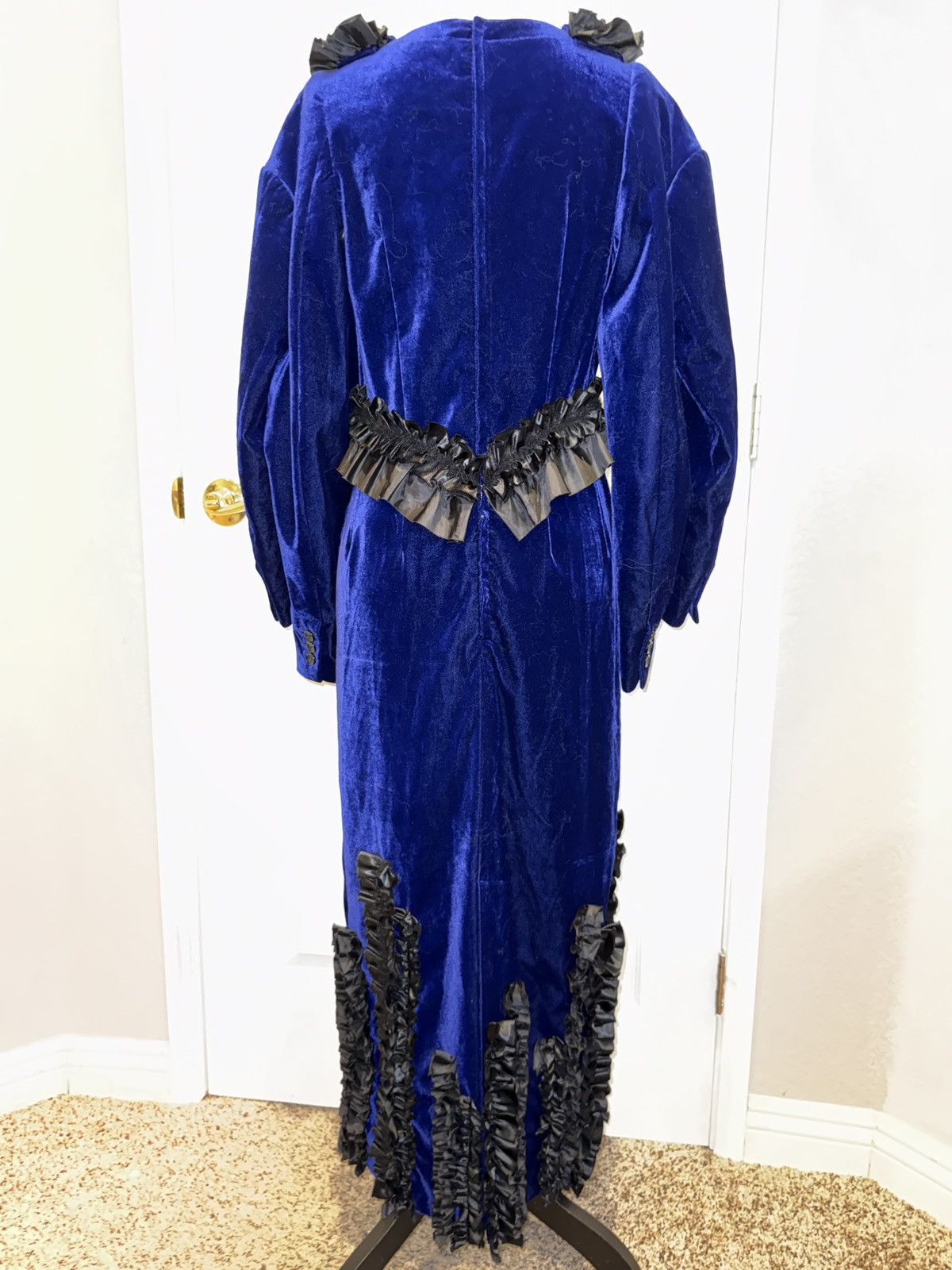 Comme des Garcons Comme des Garçons Archival Four-Sleeve Velvet Dress S $2,945 Size S / US 4 / IT 40 - 12 Thumbnail