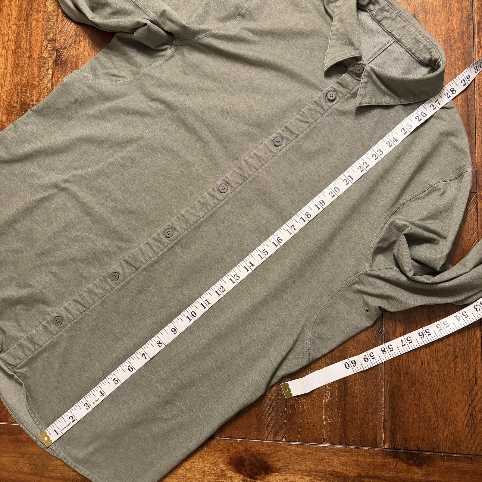Lululemon Lululemon Shirt Mens Large Green Solid Button Up Long Sleeve Size US L / EU 52-54 / 3 - 8 Thumbnail