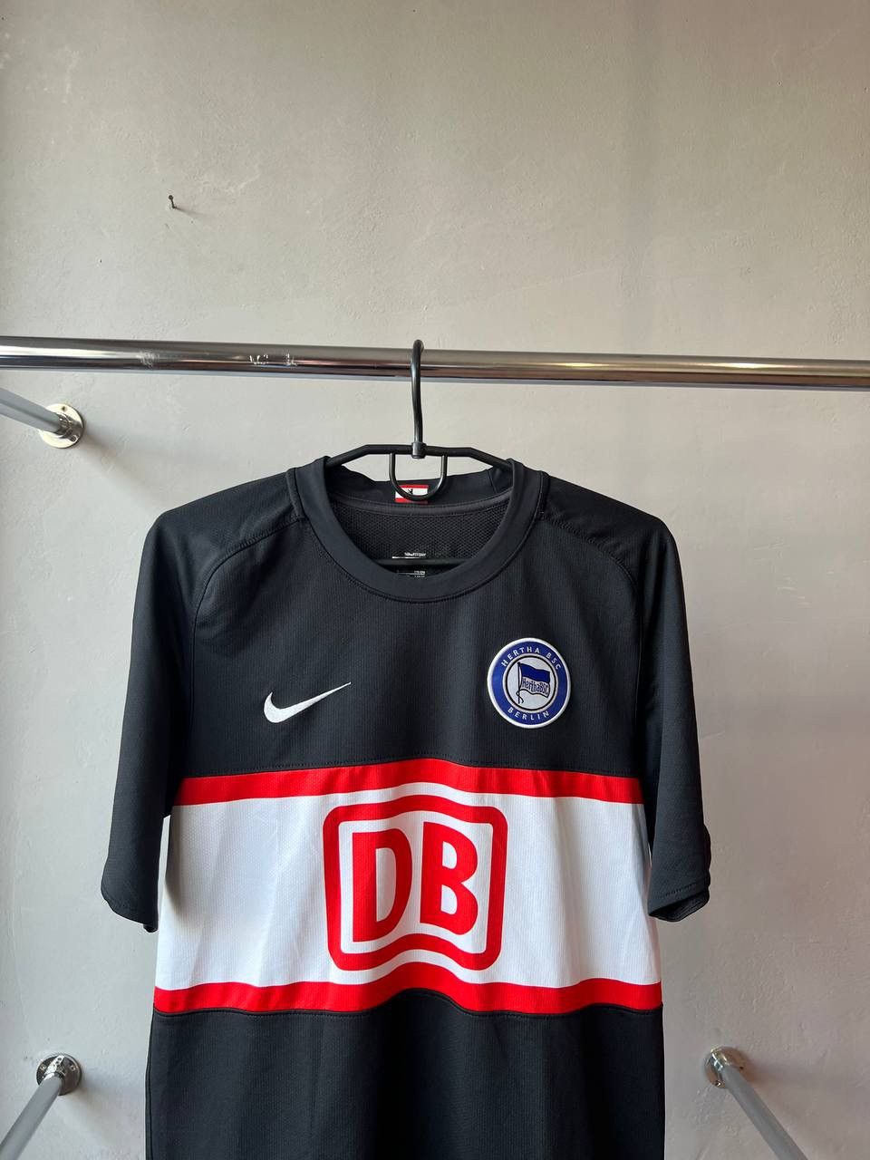 Nike 2008 HERTHA BERLIN #11 VORONIN AWAY SOCCER FOOTBALL JERSEY S Size US S / EU 44-46 / 1 - 5 Thumbnail