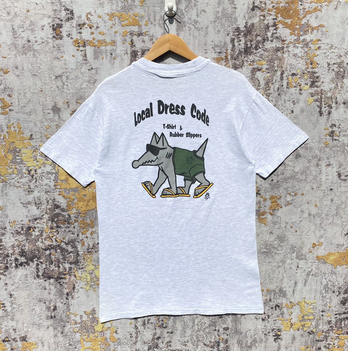 Vintage Vintage 90s Shark Dog Designs Hawaii Tee Rubber Slipper Dog Size US S / EU 44-46 / 1 - 1 Thumbnail