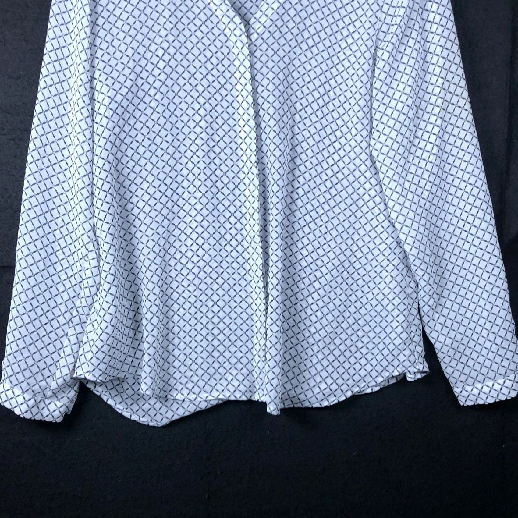 Ann Taylor Ann Taylor Women Blouse White Black Geometric Petite Sheer V-Neck Long Sleeve SP Shirt Size S / US 4 / IT 40 - 3 Thumbnail