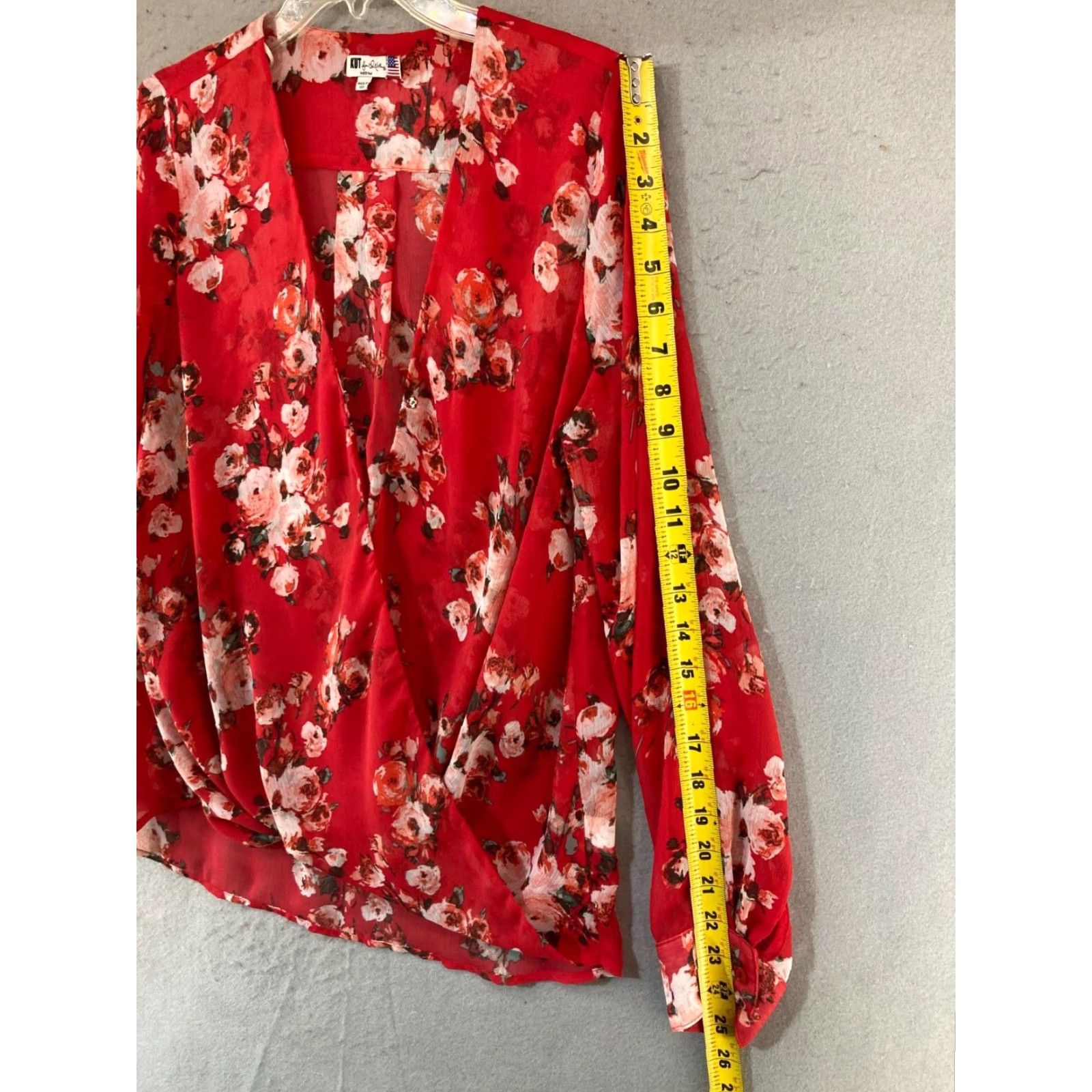 Vintage KUT from the Kloth Blouse Womens Medium Red Floral Sheer Long Sleeve V-Neck Chic Casual Shirt Size M / US 6-8 / IT 42-44 - 4 Thumbnail
