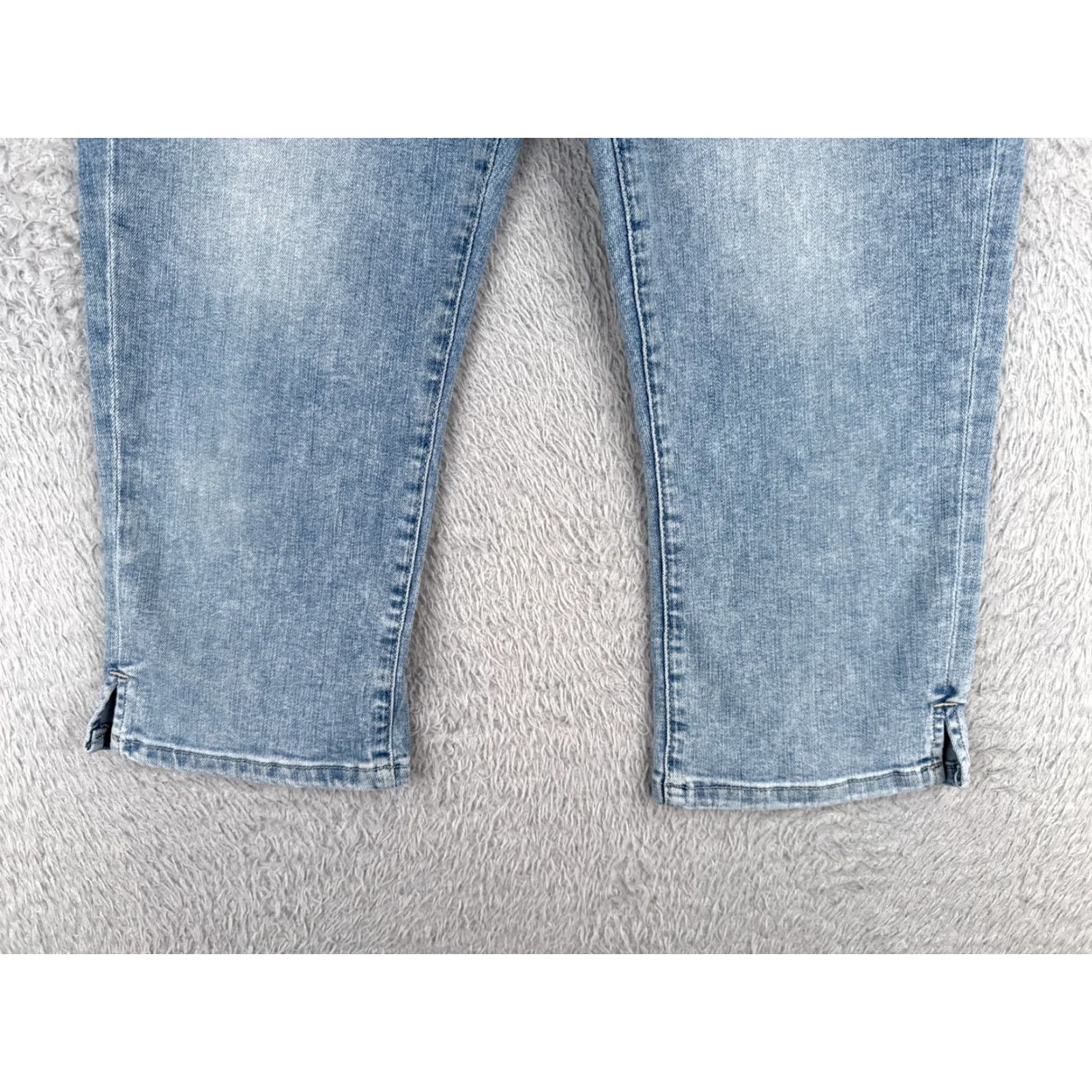 Vintage St. John's Bay Jeans Capri Denim Blue 30x20 Regular 10 Women’s Mid Rise Distressed Cotton Blend 5-Pocket Capris Sized Size 32" / US 10 / IT 46 - 2 Thumbnail