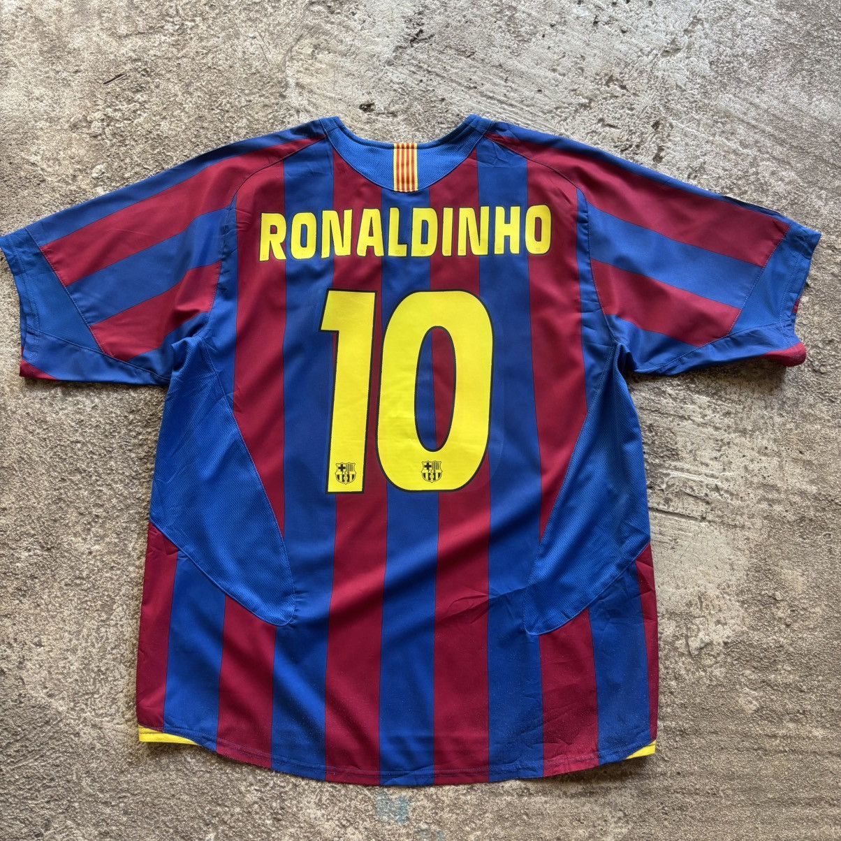 Nike 2005-06 FC Barcelona Home Shirt Ronaldinho #10 🪄🧙🇧🇷 Size US XL / EU 56 / 4 - 13 Thumbnail