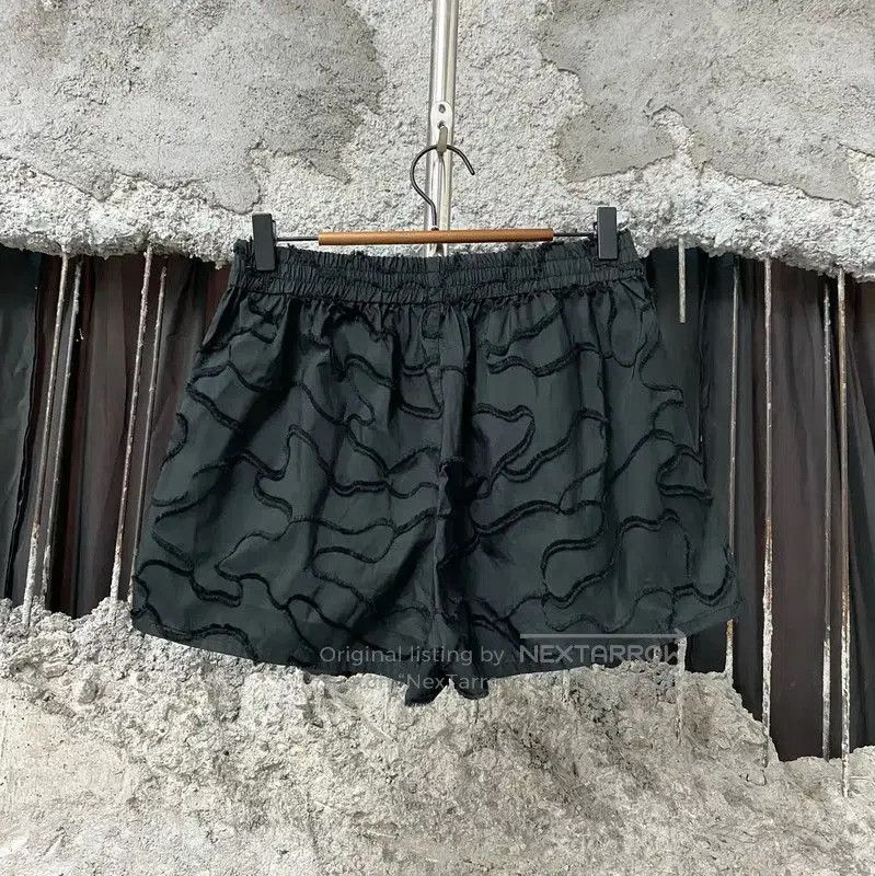 Dior Dior Black Textured Women's Summer Shorts . Size 28" / US 6 / IT 42 - 2 Thumbnail