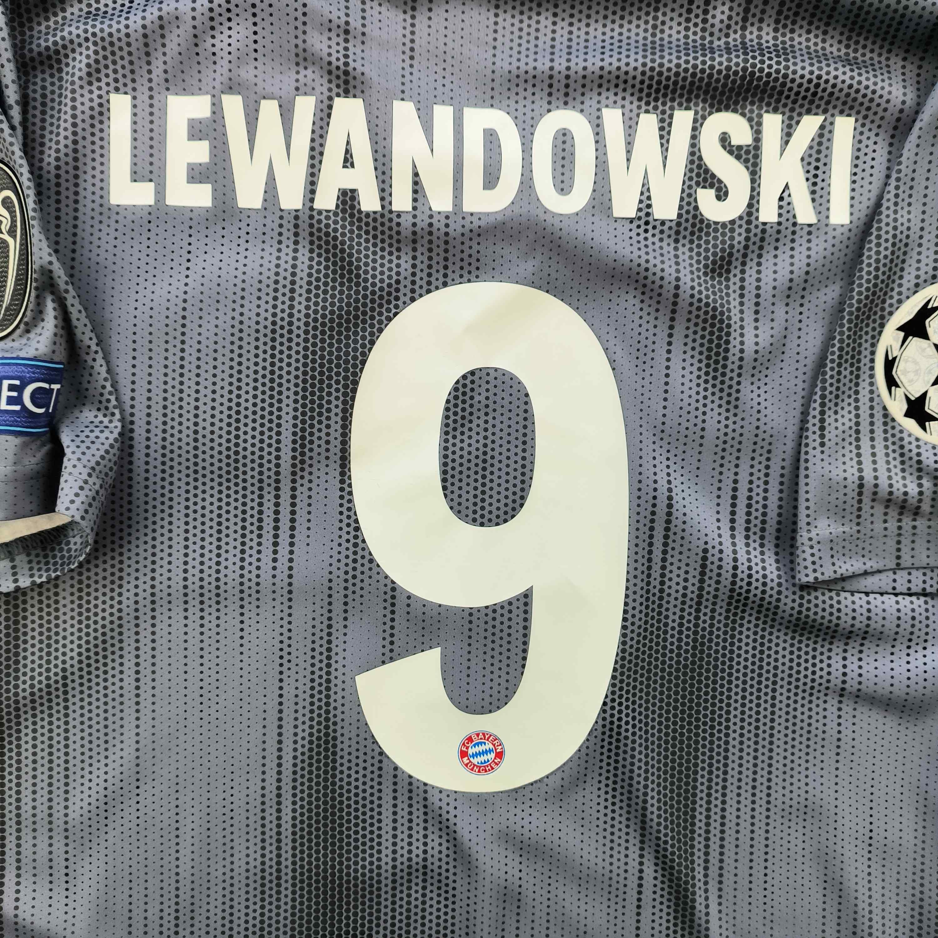 Adidas Bayern Munich 18-19 third UCL Lewandowski football jersey L Size US L / EU 52-54 / 3 - 9 Thumbnail