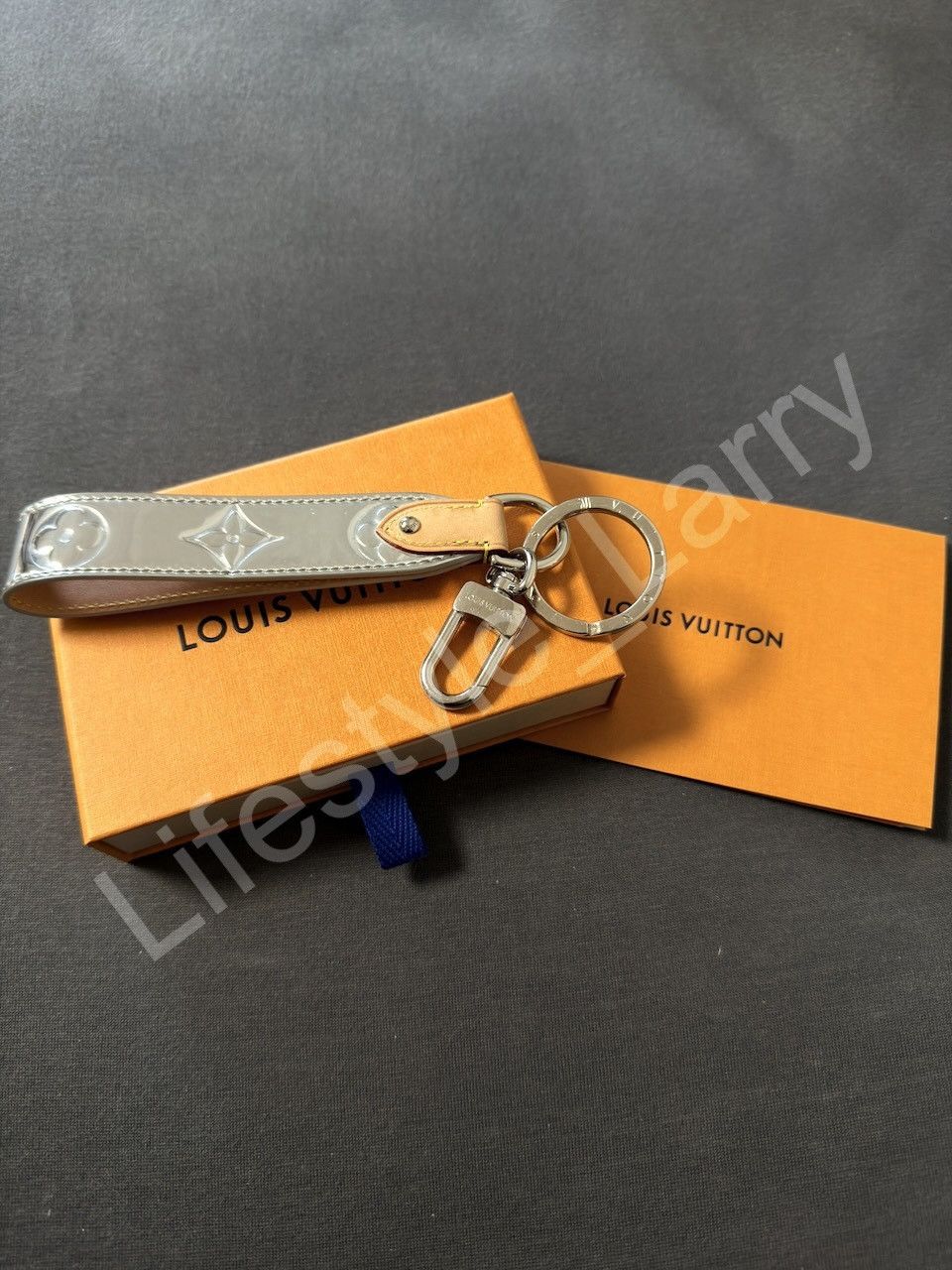 Louis Vuitton Louis Vuitton Dragonne Monogram Mirror Keychain MP3151 Size ONE SIZE - 1 Thumbnail