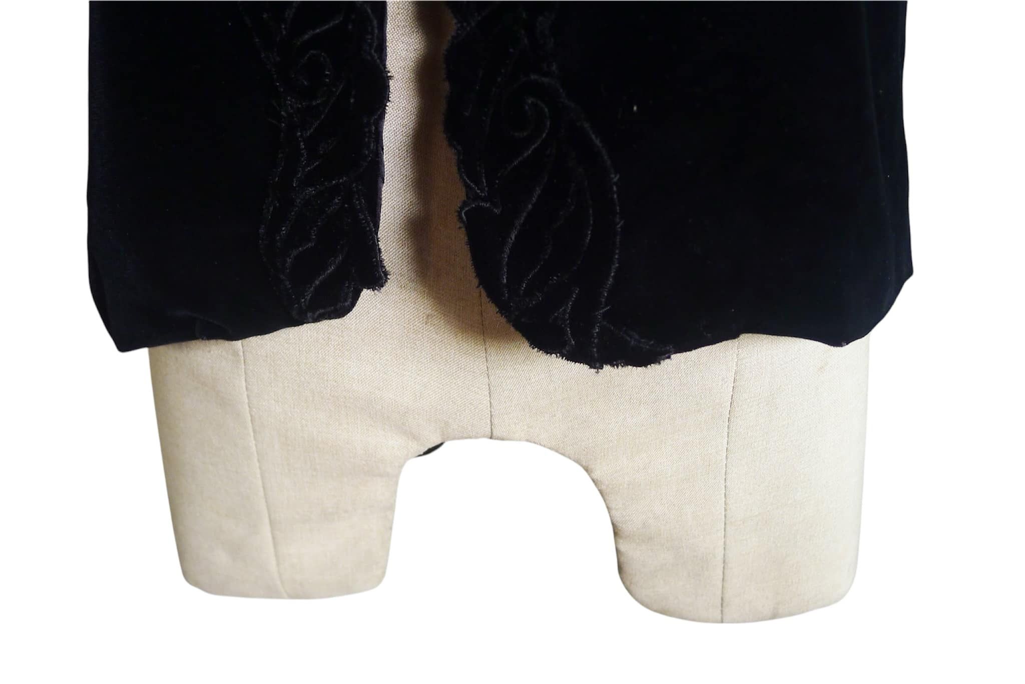Vintage Black Velvet Woman open Vest Scallop trim, Western Size ONE SIZE - 9 Thumbnail