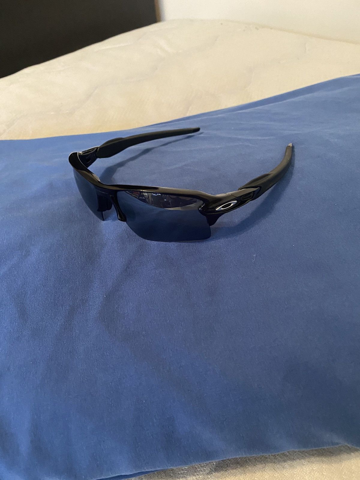 image of Oakley Flak 2.0 Polarized Sunglasses in Black, Men's