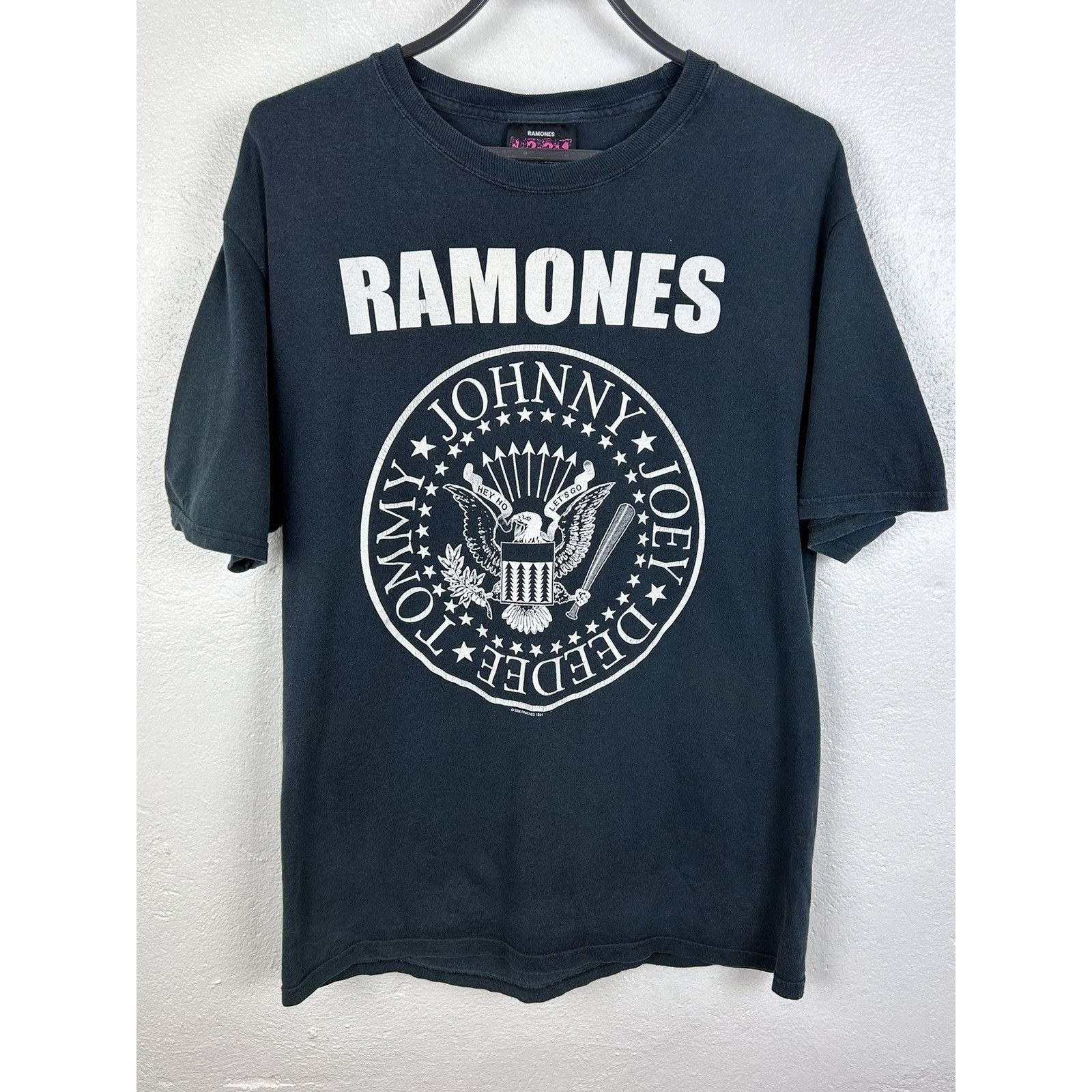 Band Tees 00s Vintage 2006 Ramones 1234 Faded Short Sleeve T-Shirt Size US M / EU 48-50 / 2 - 1 Thumbnail