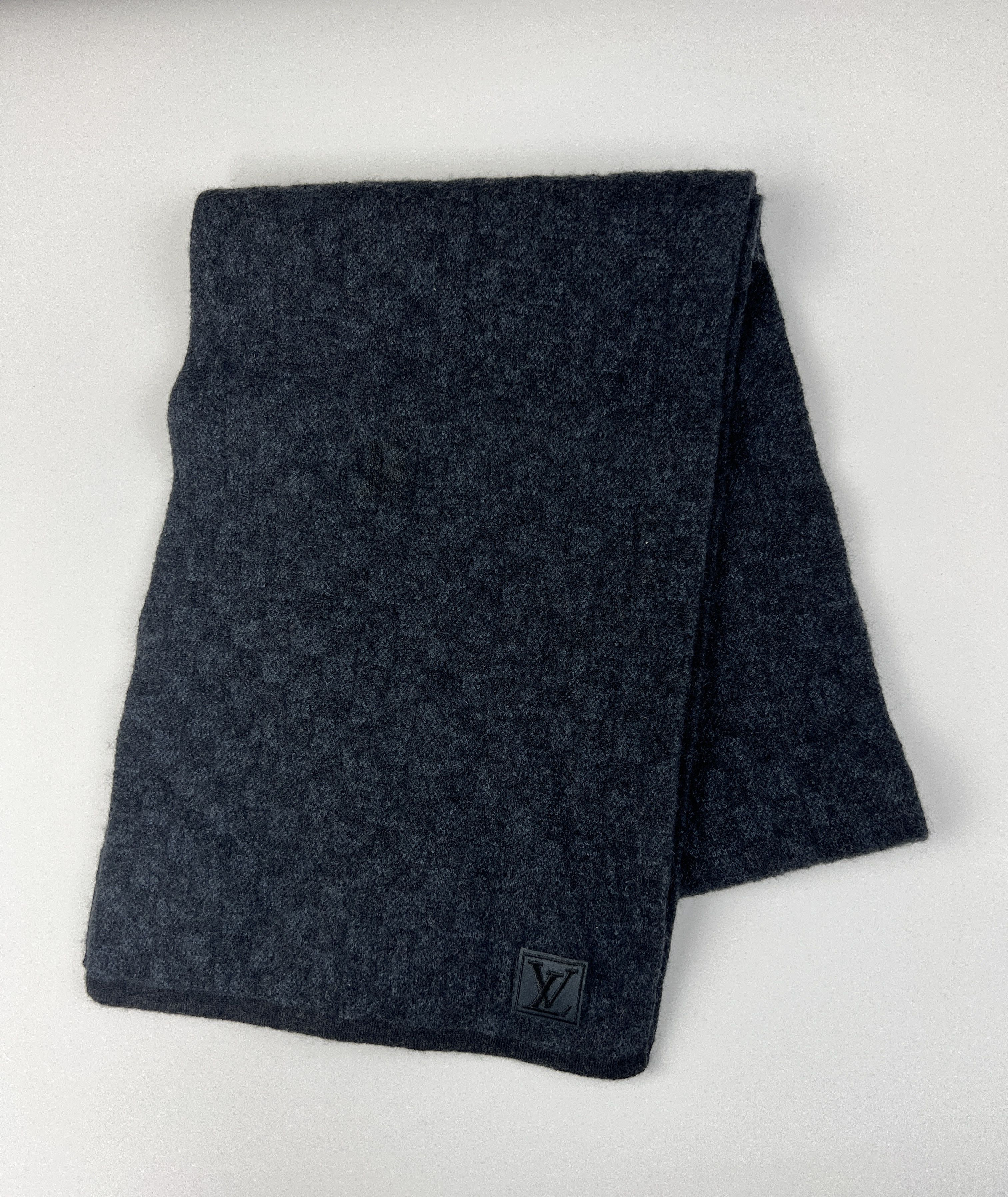 Louis Vuitton Louis Vuitton M70030 Damier Cobalt LV Logo Wool Scarf Size ONE SIZE - 4 Thumbnail