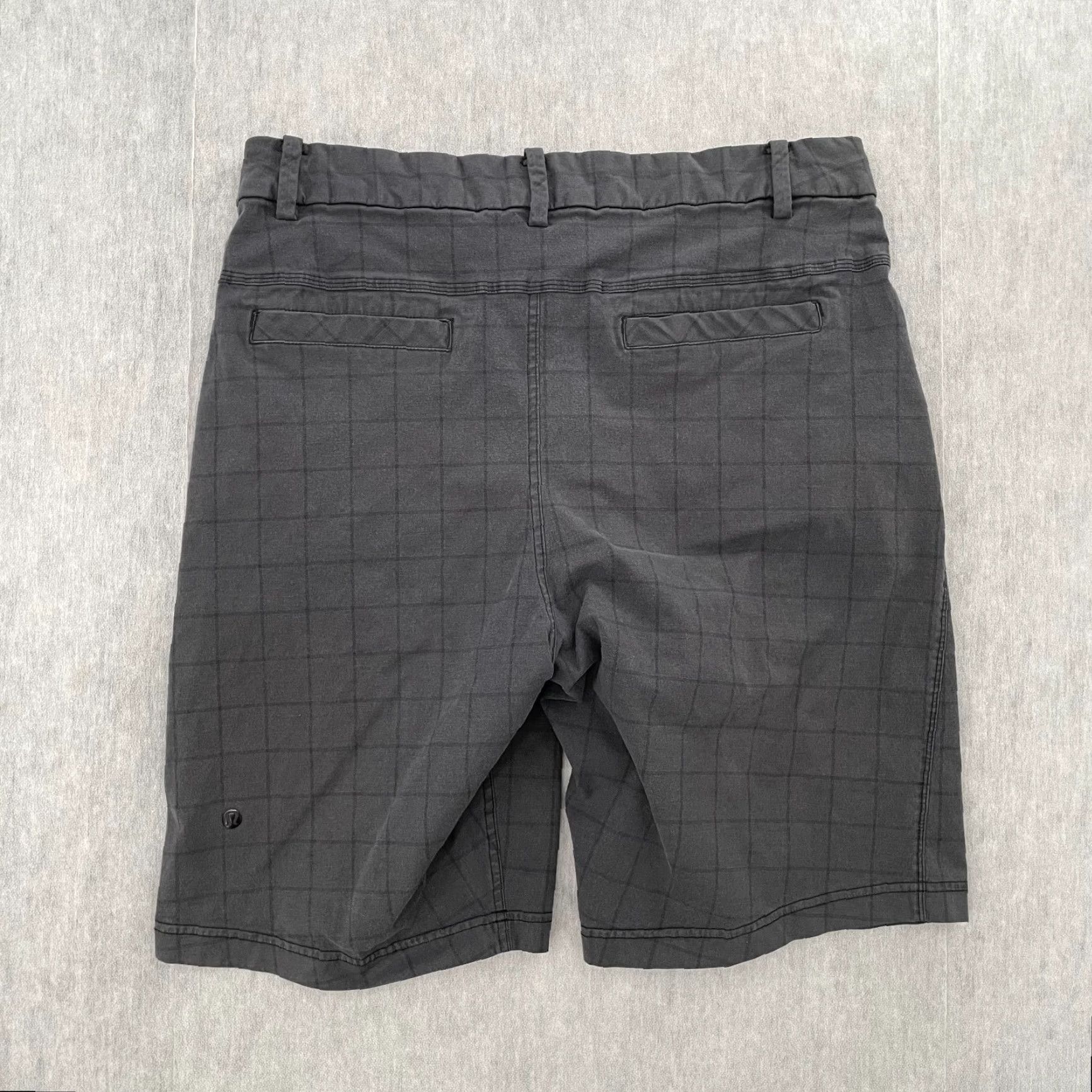Lululemon VINTAGE Lululemon Shorts Adult 36 Gray Windowpane Pattern Chino Logo Pockets Mens Size US 36 / EU 52 - 2 Thumbnail