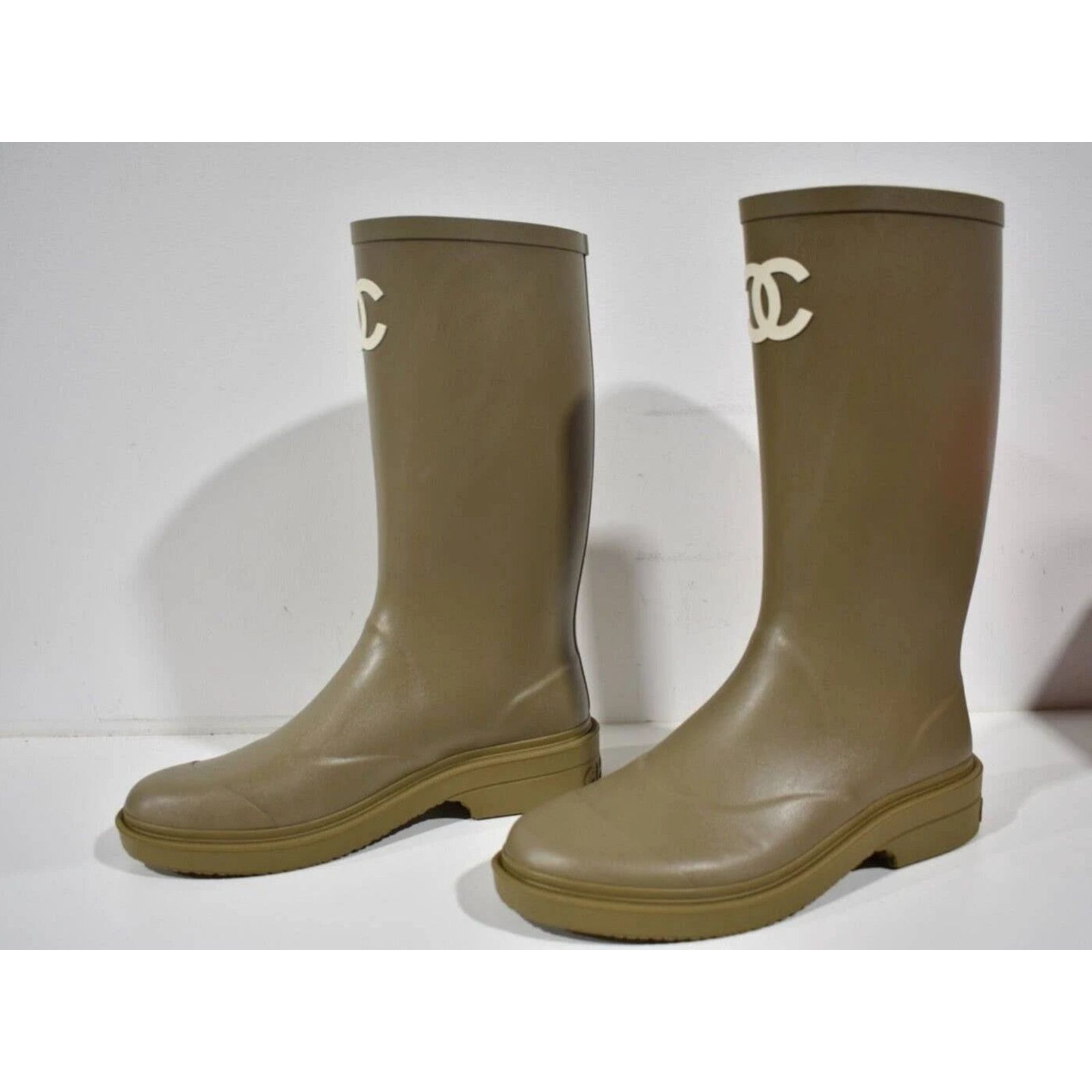 Chanel Chanel 22K Dark Beige White CC Logo High Rubber Rain Boot 40 Size US 10 / IT 40 - 9 Thumbnail