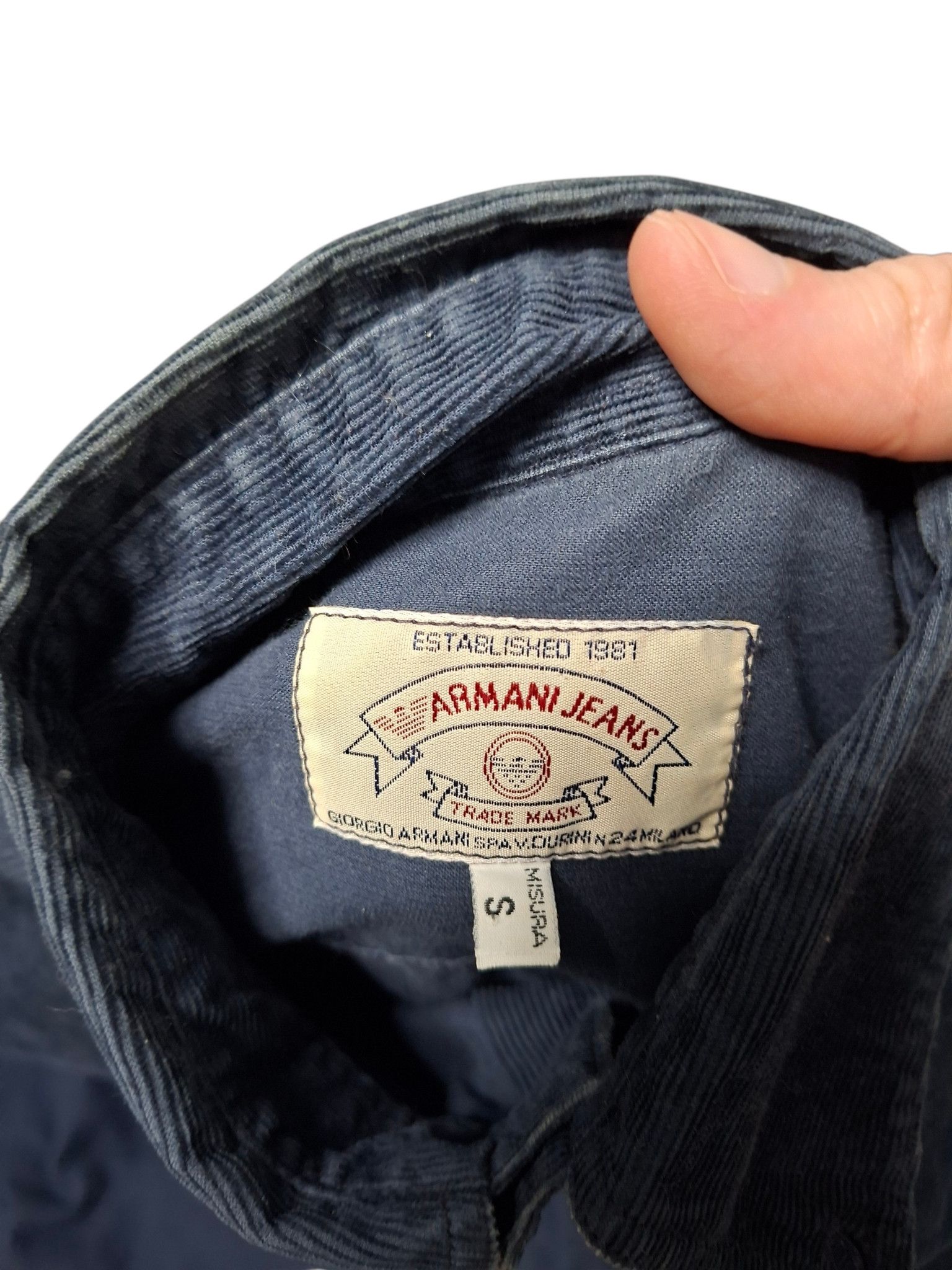 Armani ARMANI JEANS VINTAGE 90S MADE IN ITALY LUXURY CORDUROY SHIRT Size US L / EU 52-54 / 3 - 4 Thumbnail