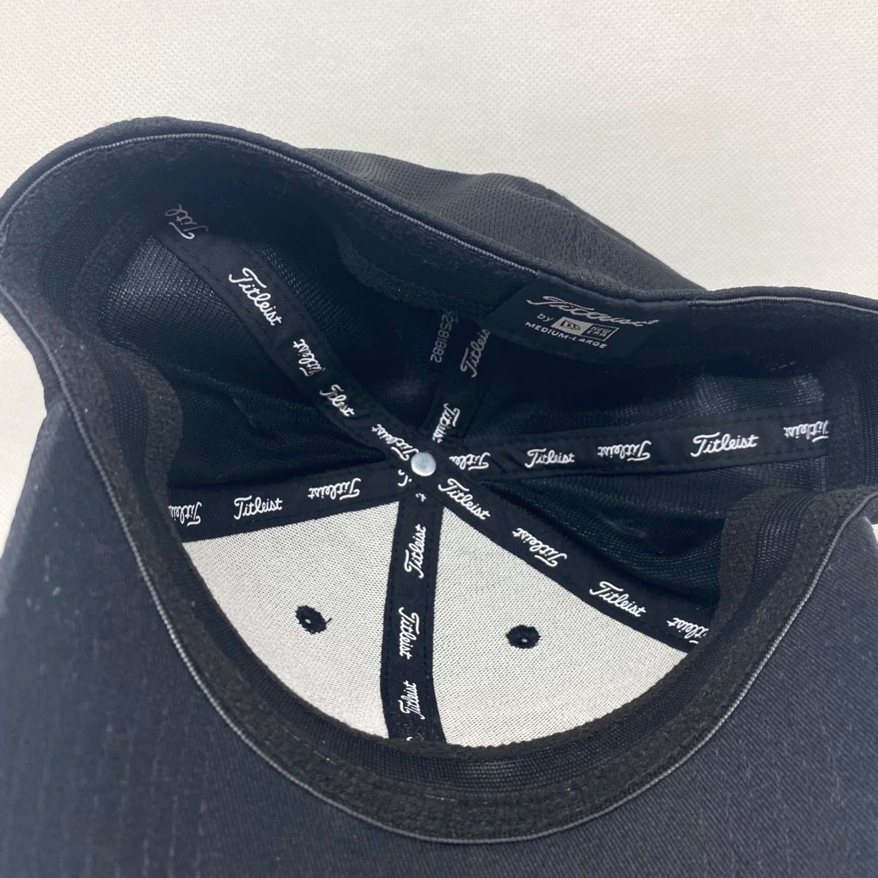 Titleist Titleist Golf Hat Fitted Medium/Large Black White Script *Course Logo* Stretch Unisex Adults M Black Golf Hat Size ONE SIZE - 6 Thumbnail