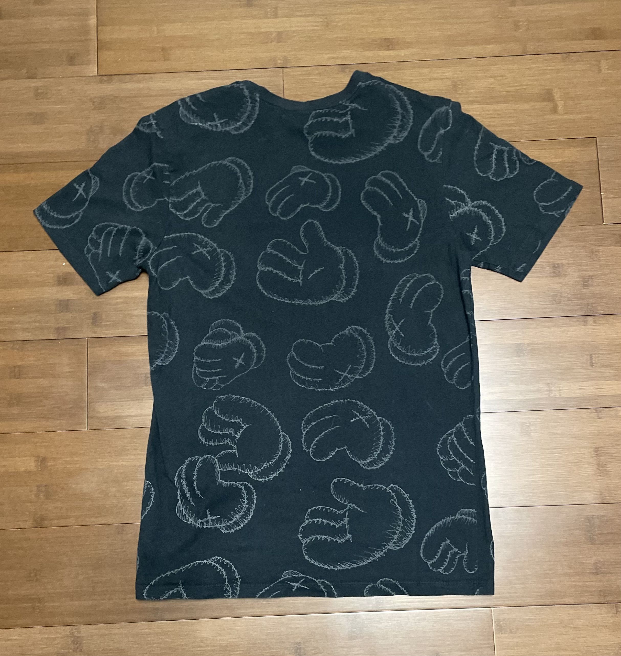 Jordan Brand × Kaws KAWS X JORDAN TEE T-SHIRT BLACK Size US M / EU 48-50 / 2 - 4 Thumbnail