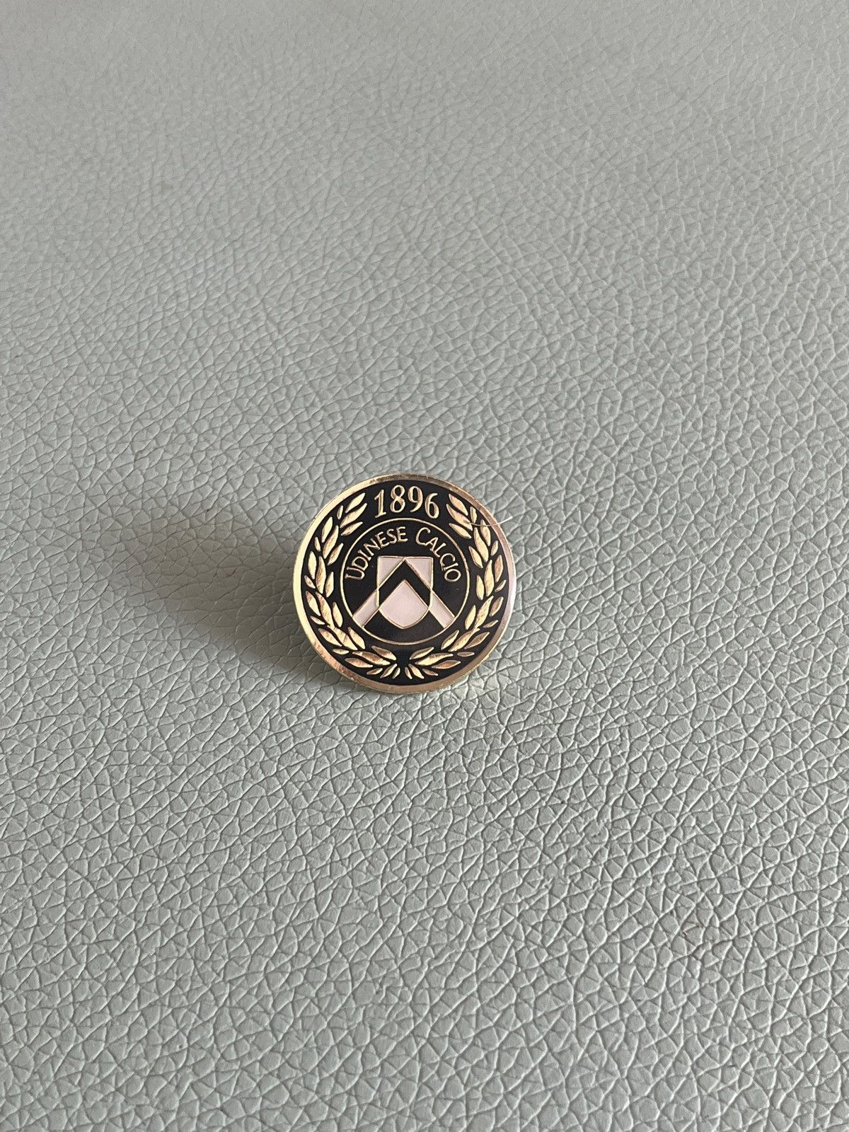 Vintage Udinese Calcio logo vintage pin Size ONE SIZE - 1 Thumbnail